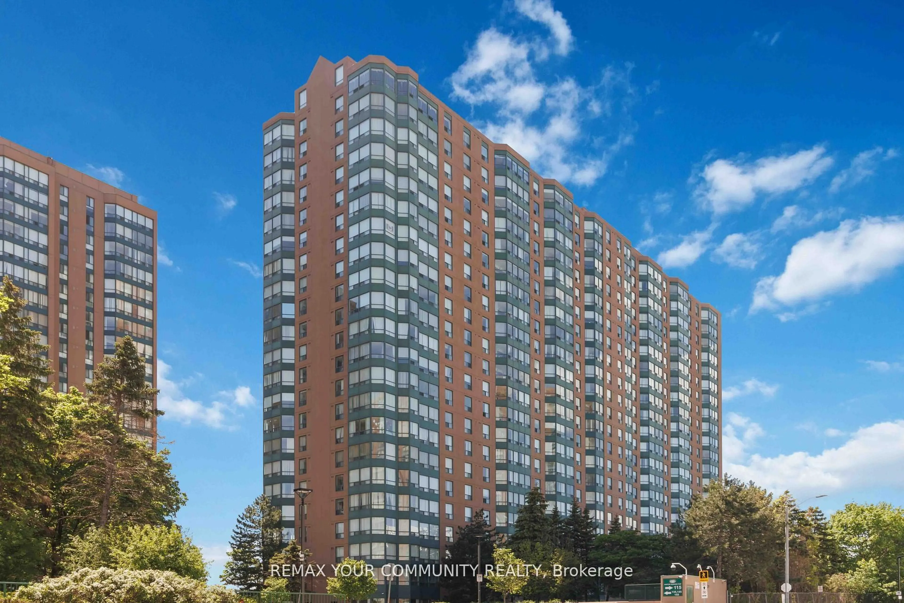 A pic from outside/outdoor area/front of a property/back of a property/a pic from drone, building for 135 Hillcrest Ave #1109, Mississauga Ontario L5B 4B1