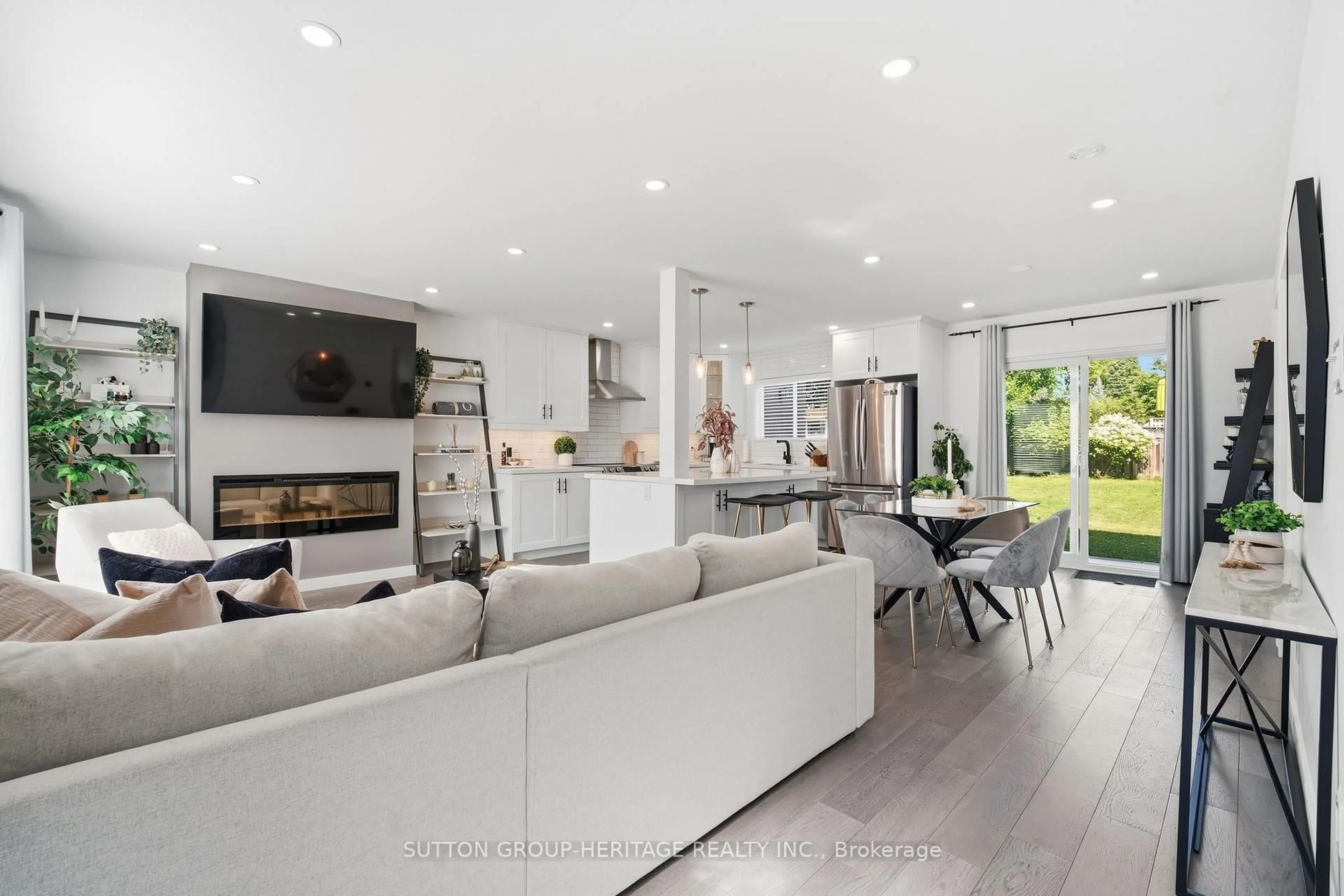 Open concept kitchen, unknown for 67 Madoc Dr, Brampton Ontario L6V 2A2