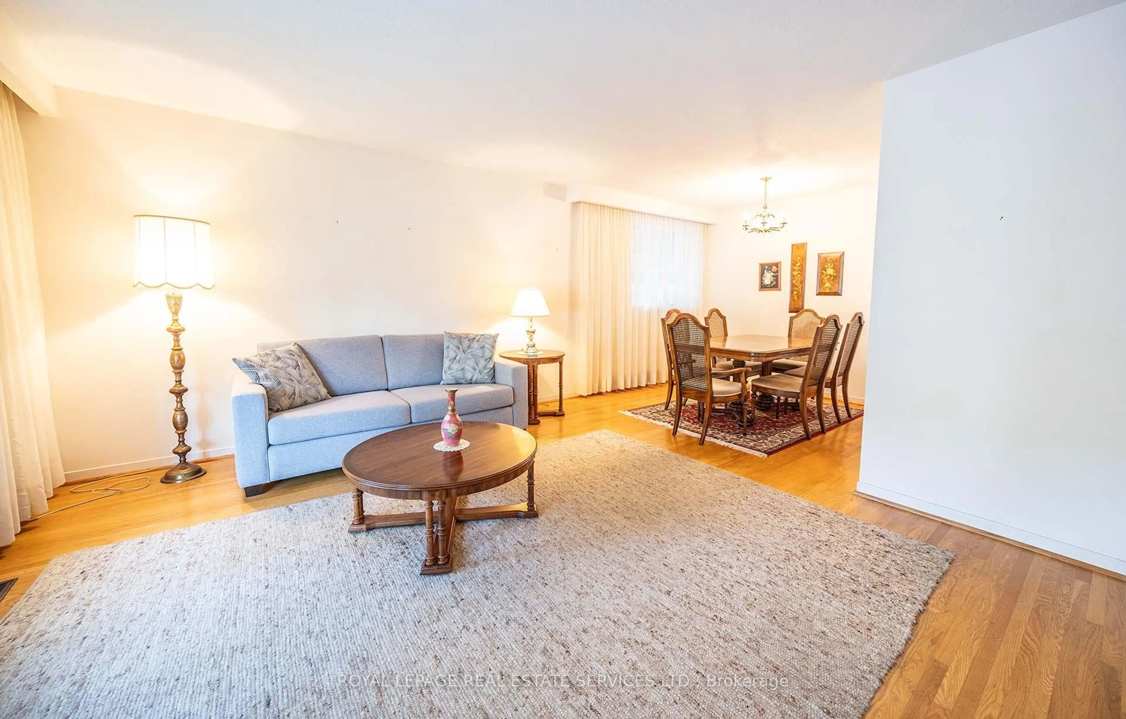 Living room with furniture, wood/laminate floor for 1434 Leda Ave, Mississauga Ontario L5G 4B7
