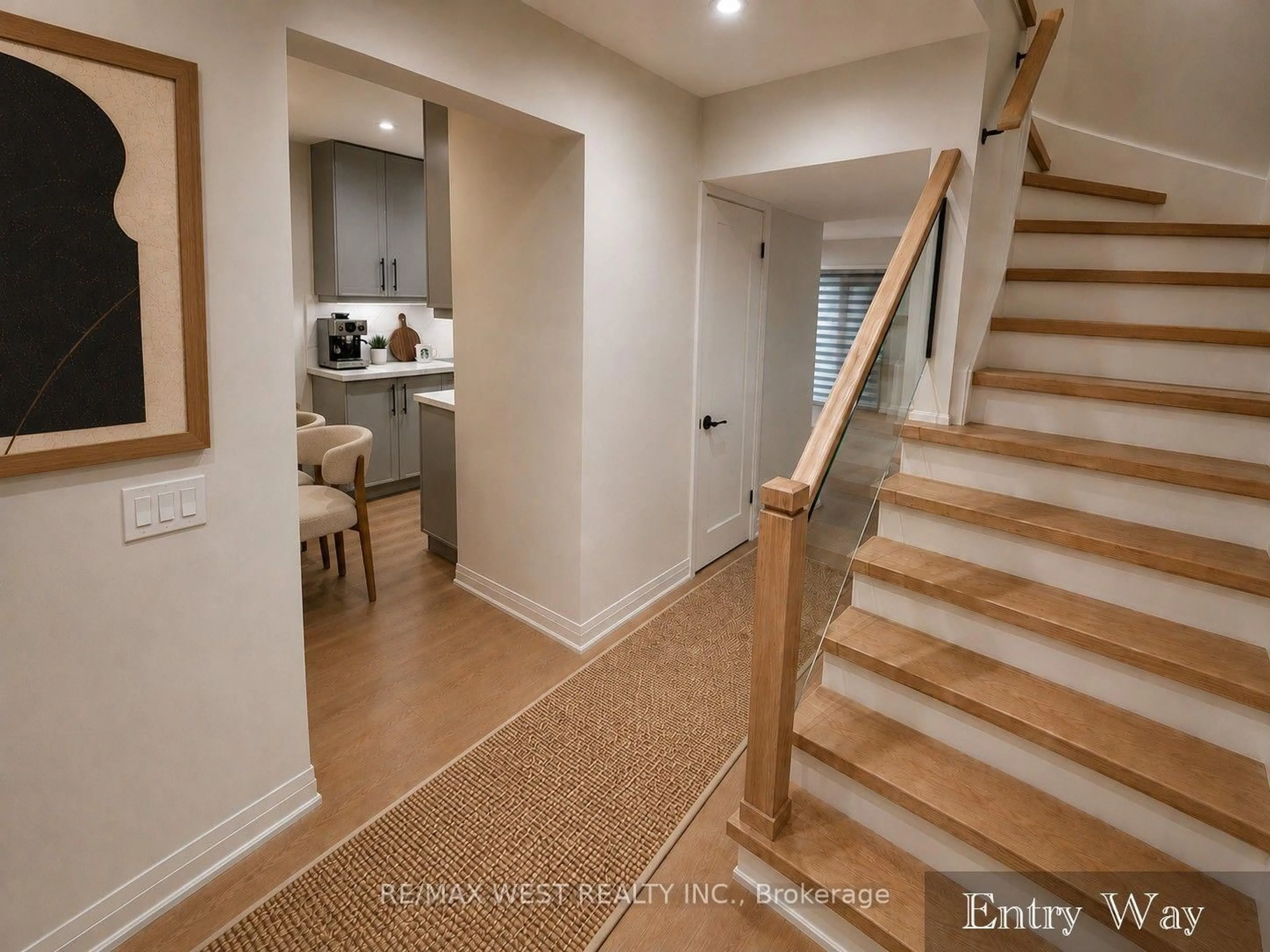 Indoor entryway for 900 Central Park Dr #67, Brampton Ontario L6S 3J6