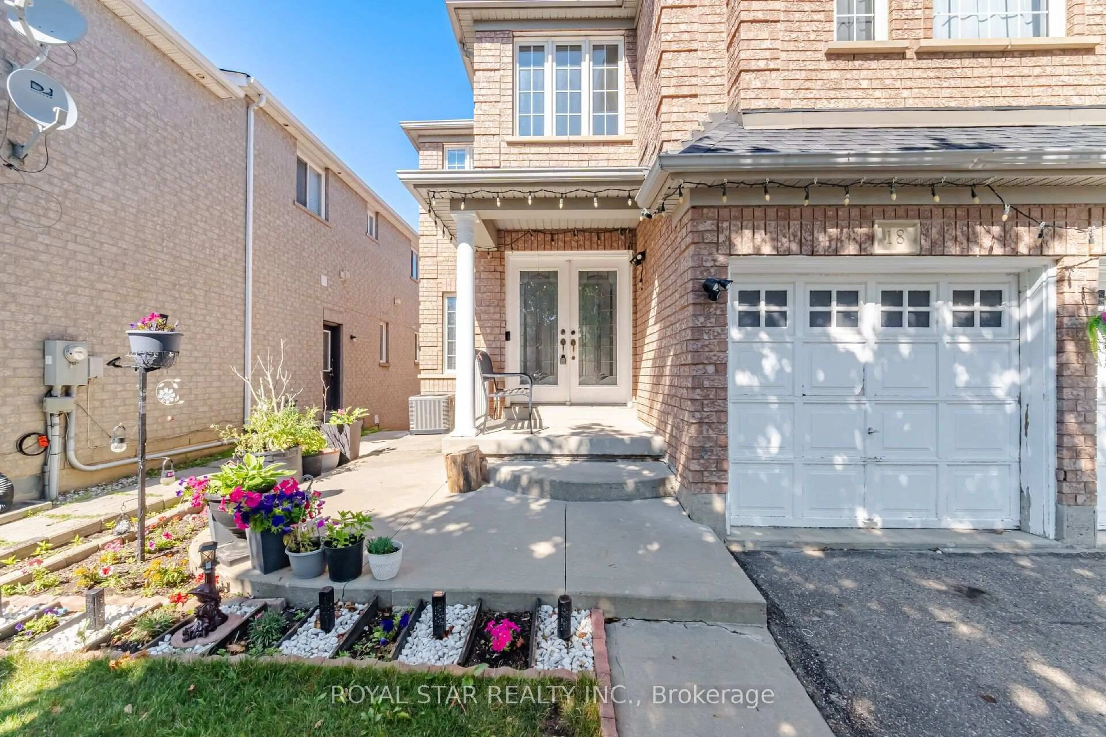 Home with brick exterior material, street for 18 Summer Mist Crt, Brampton Ontario L6R 2Z1