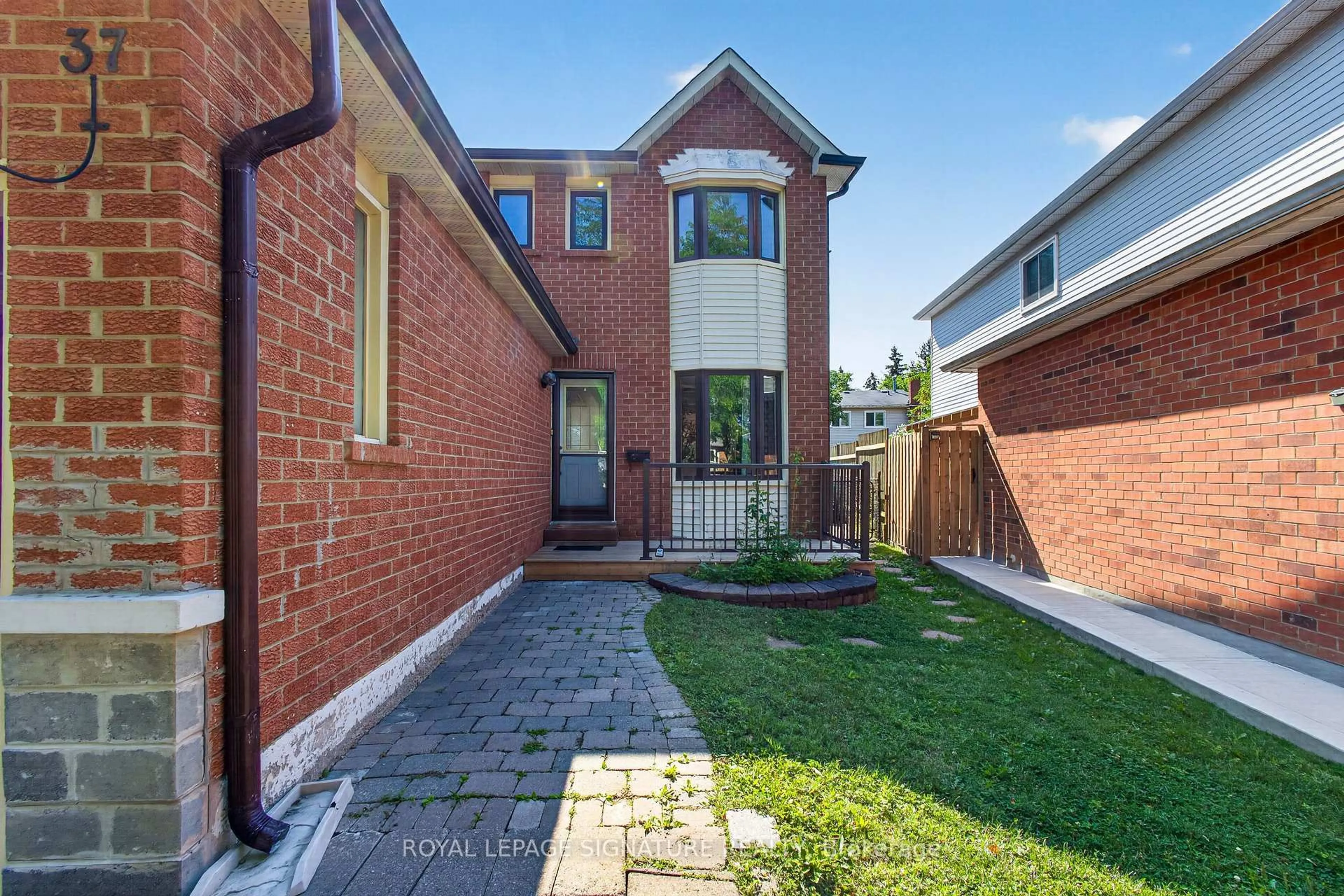 Home with brick exterior material, street for 37 Oleander Cres, Brampton Ontario L6Z 2C1