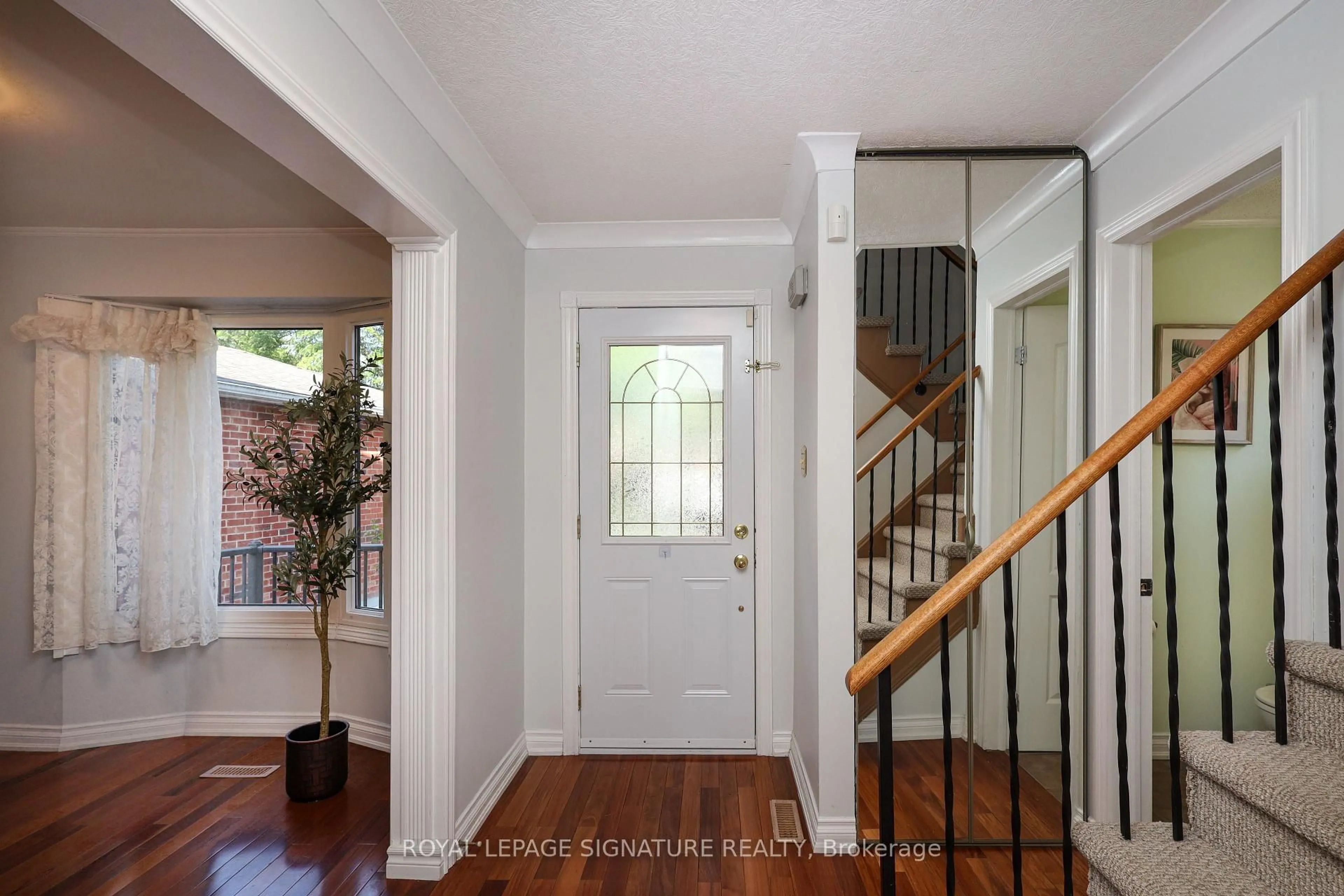 Indoor entryway for 37 Oleander Cres, Brampton Ontario L6Z 2C1