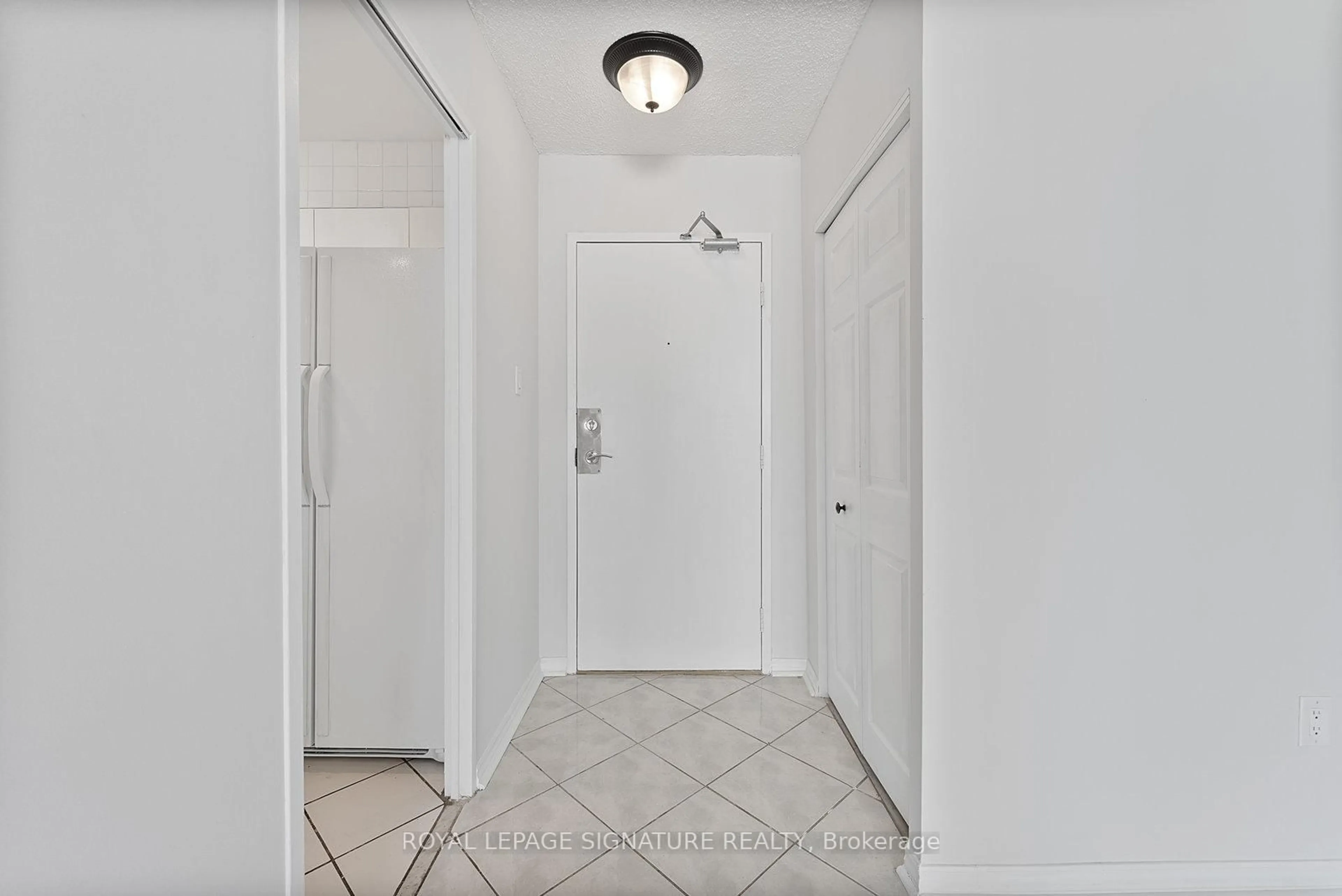 Indoor entryway for 5 San Romanoway #906, Toronto Ontario M3N 2Y4