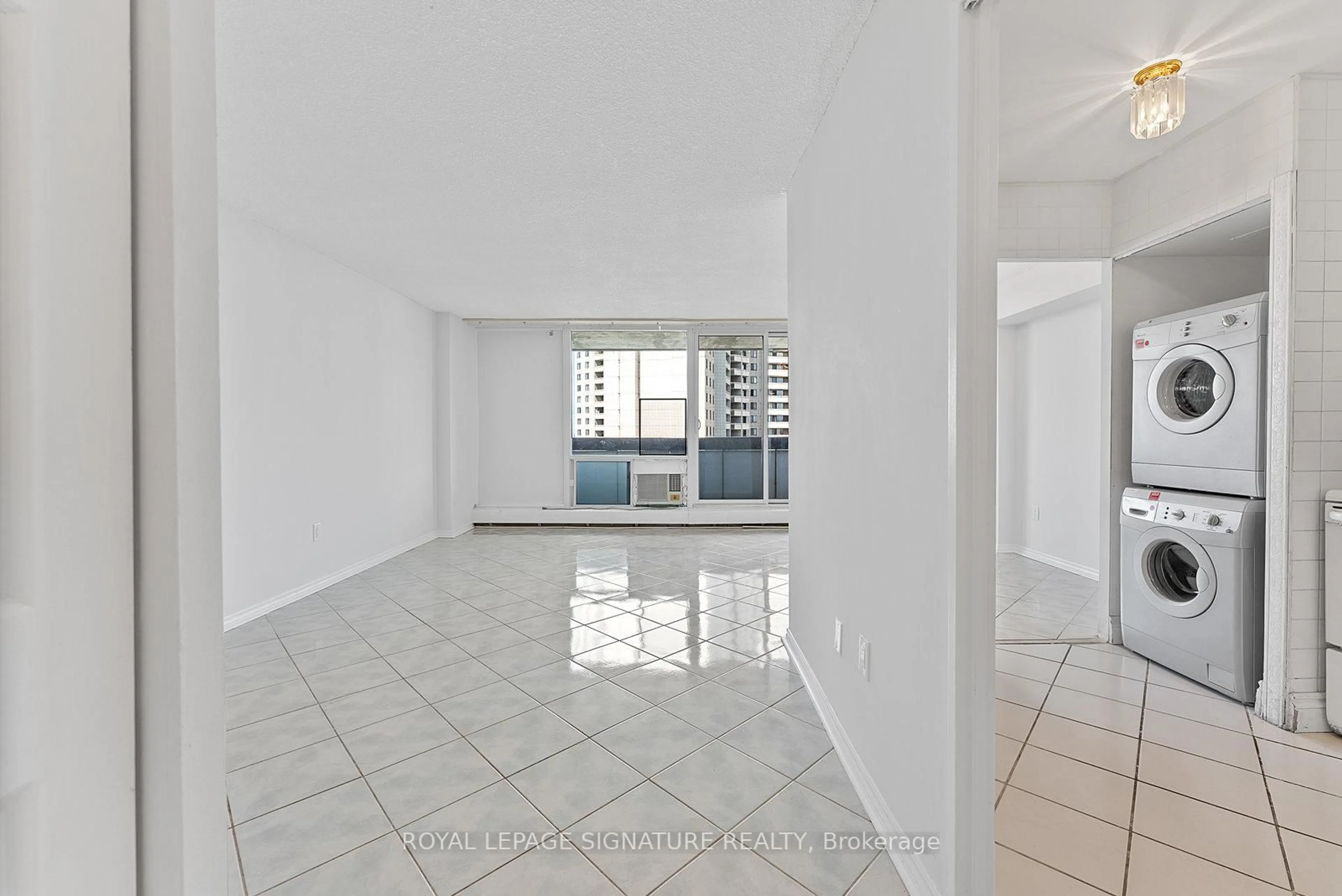 Indoor foyer for 5 San Romanoway #906, Toronto Ontario M3N 2Y4