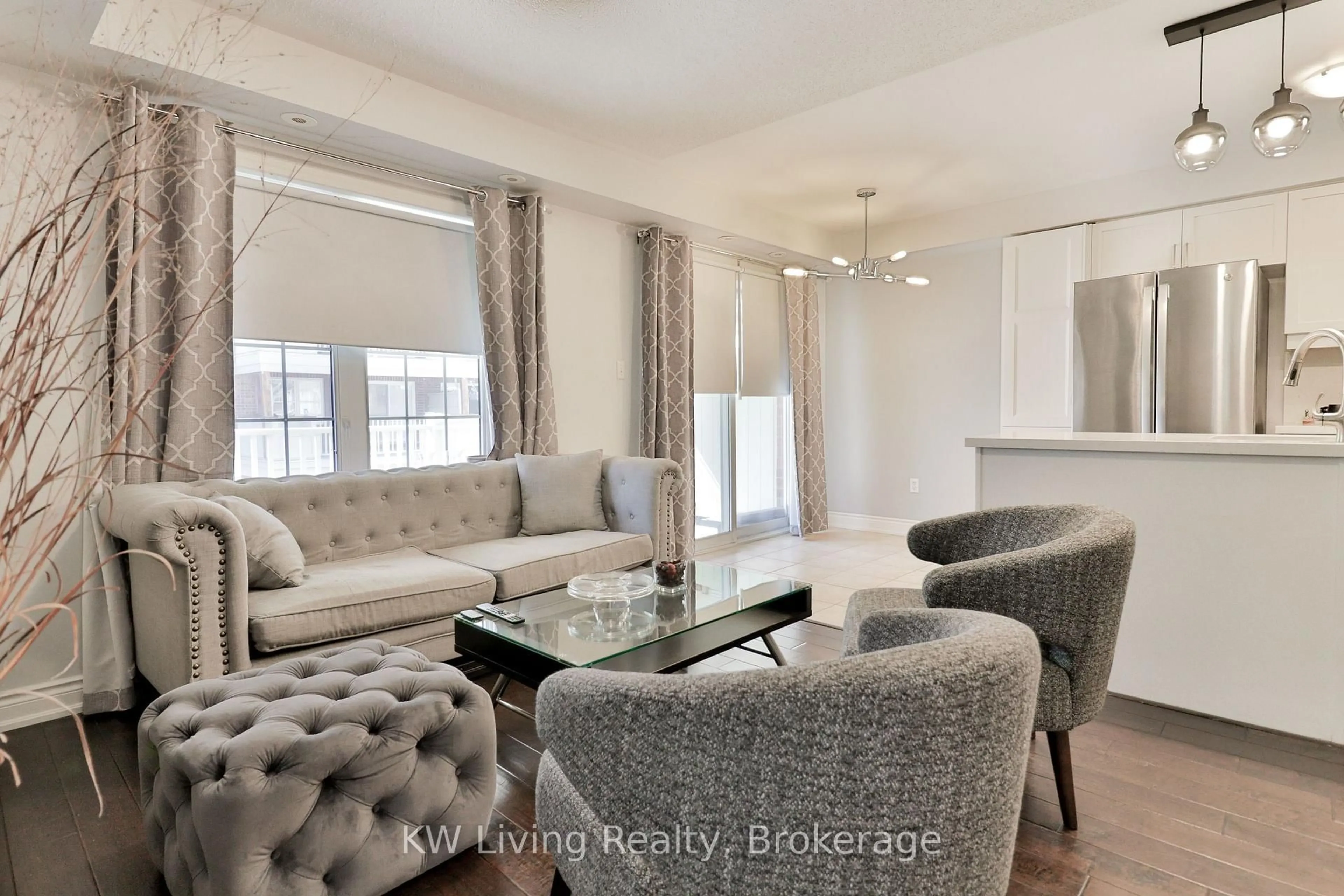 Living room with furniture, unknown for 740 Neighbourhood Circ #4, Mississauga Ontario L5B 0B4