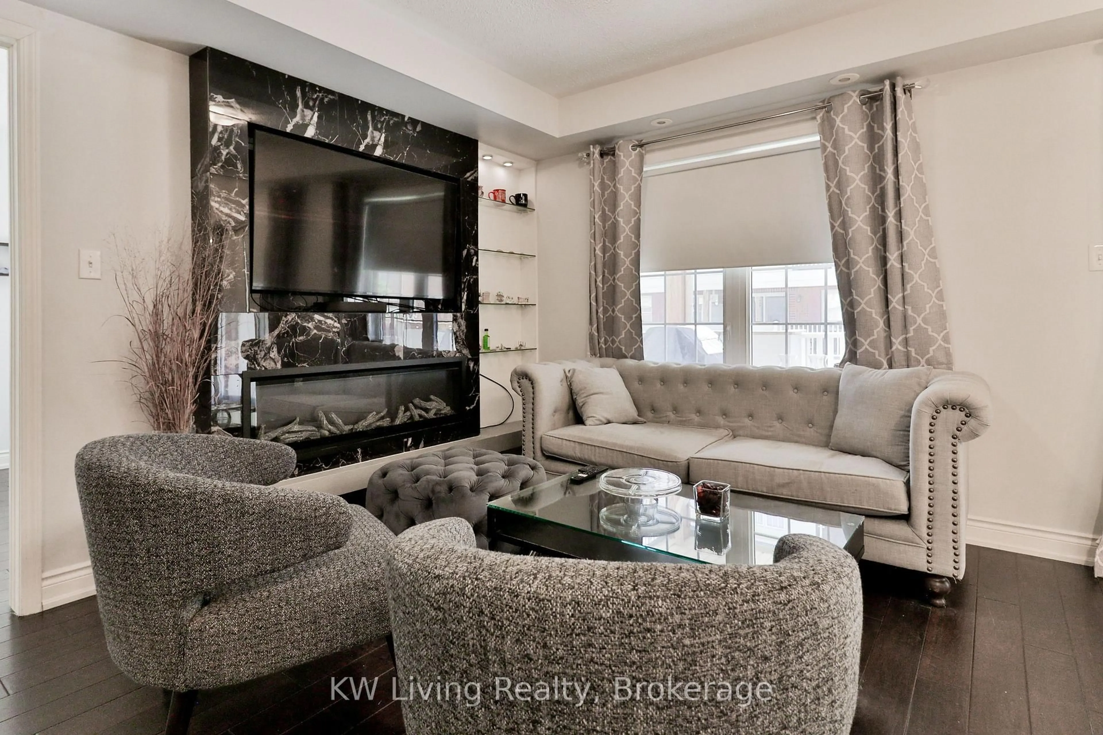 Living room with furniture, wood/laminate floor for 740 Neighbourhood Circ #4, Mississauga Ontario L5B 0B4