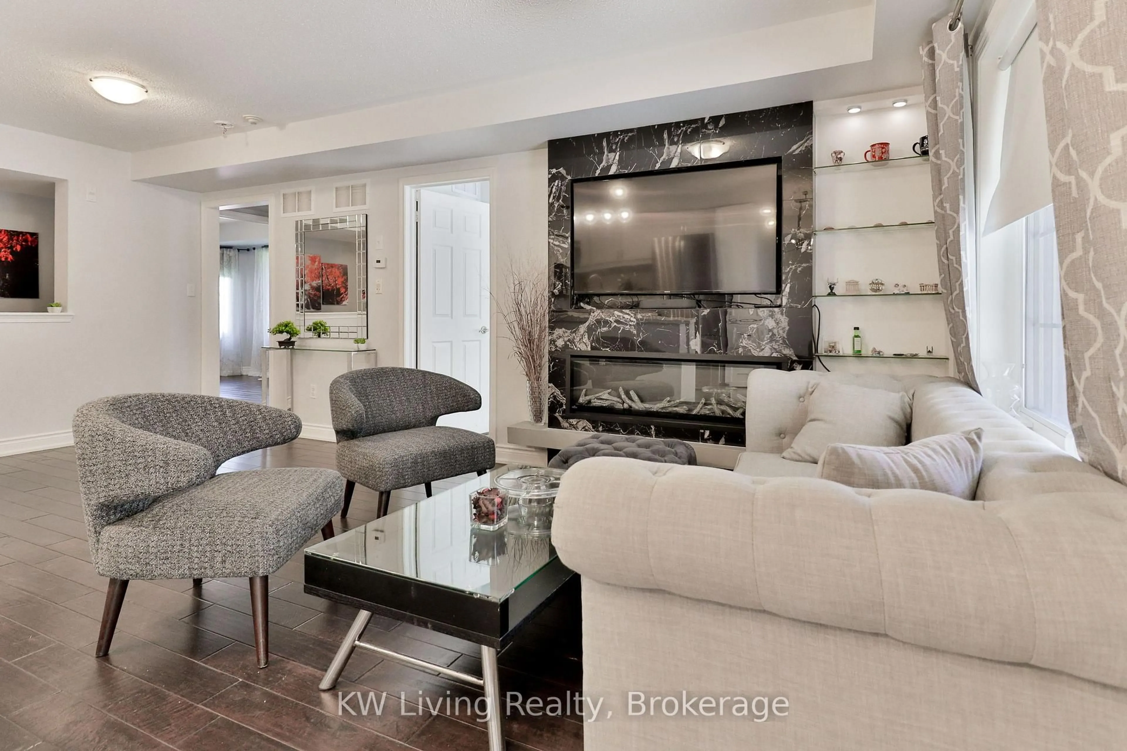 Living room with furniture, unknown for 740 Neighbourhood Circ #4, Mississauga Ontario L5B 0B4