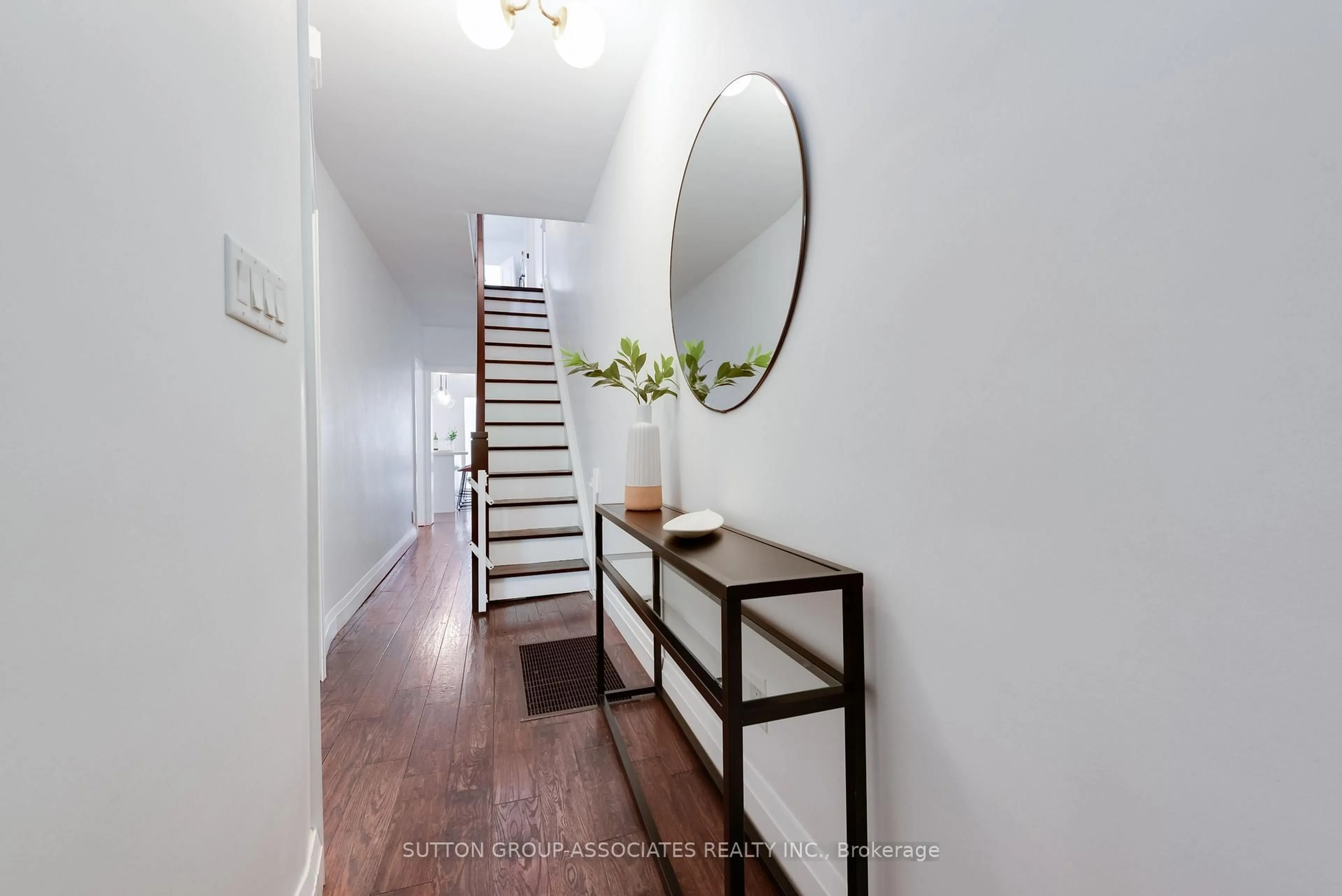 Indoor entryway for 37 Ashburnham Rd, Toronto Ontario M6H 2K4