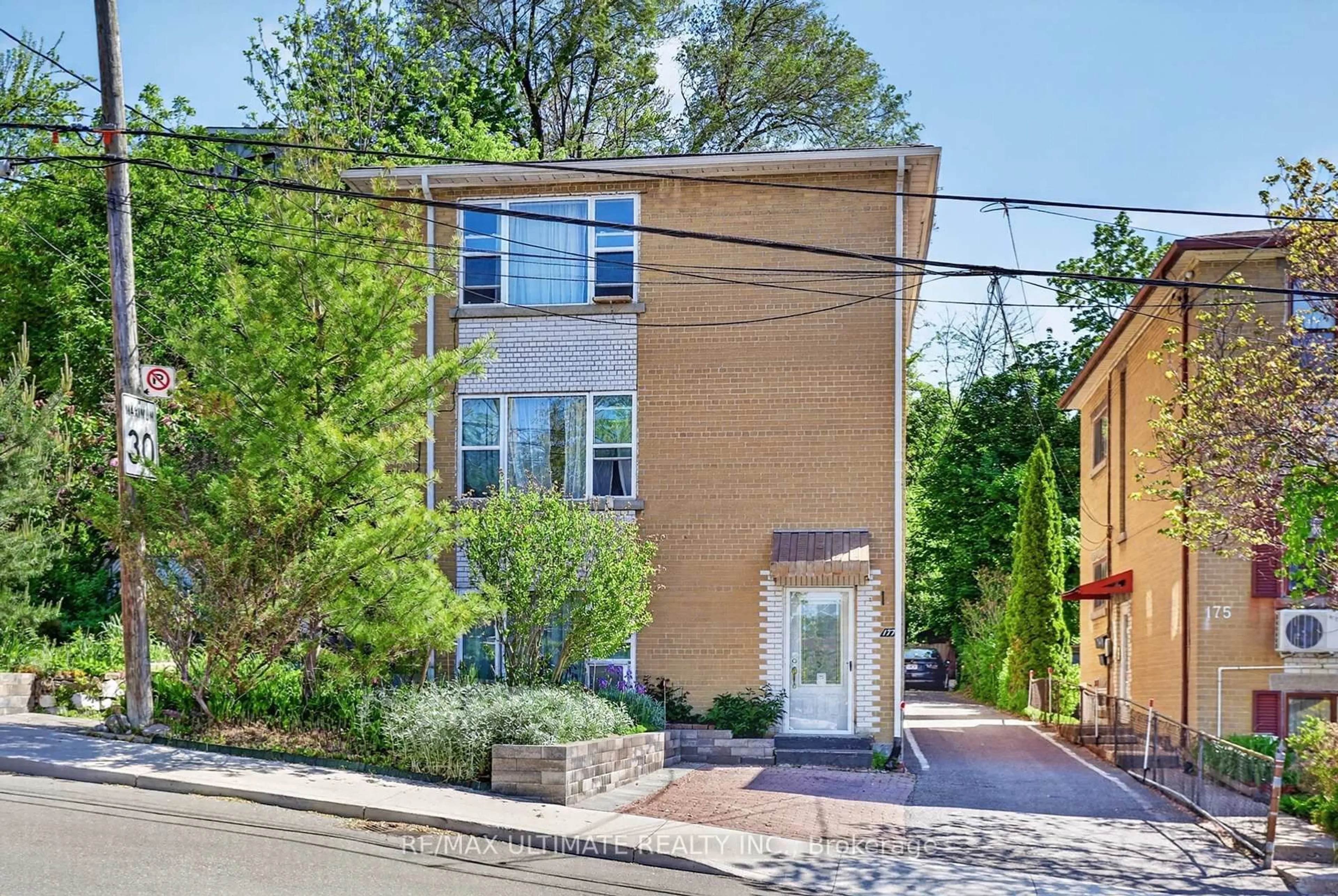 Home with brick exterior material, street for 177 Varsity Rd, Toronto Ontario M6S 4P5