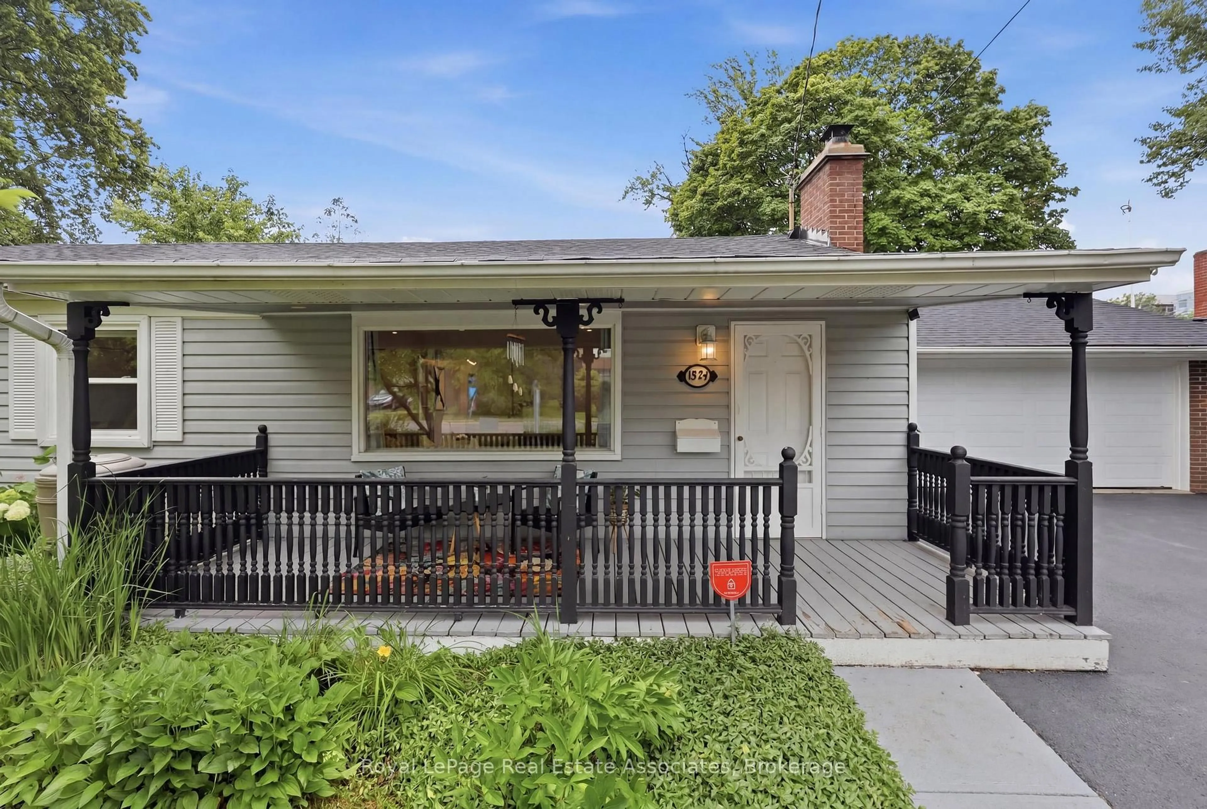 Home with vinyl exterior material, street for 1924 Balsam Ave, Mississauga Ontario L5J 1L2