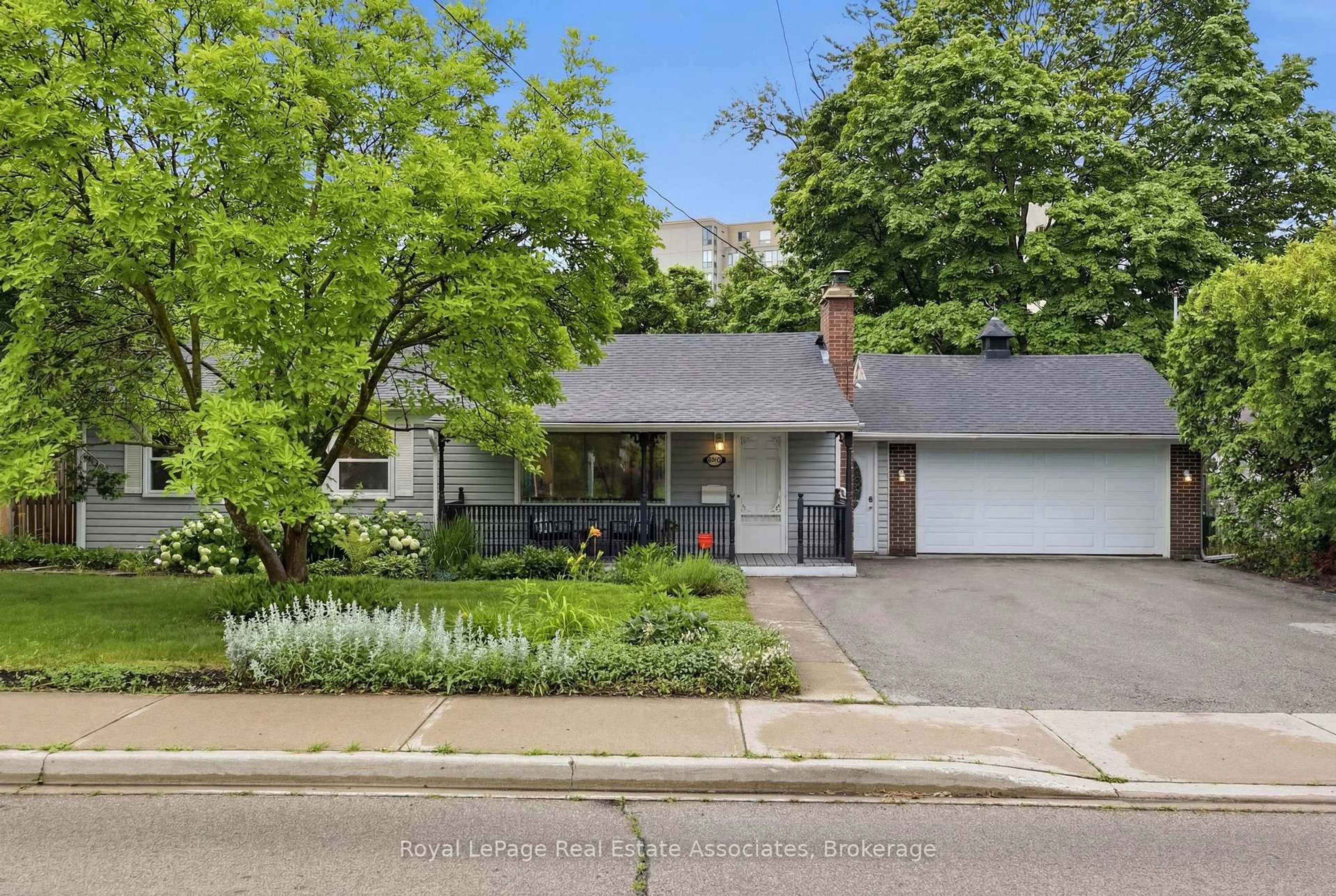 Unknown for 1924 Balsam Ave, Mississauga Ontario L5J 1L2