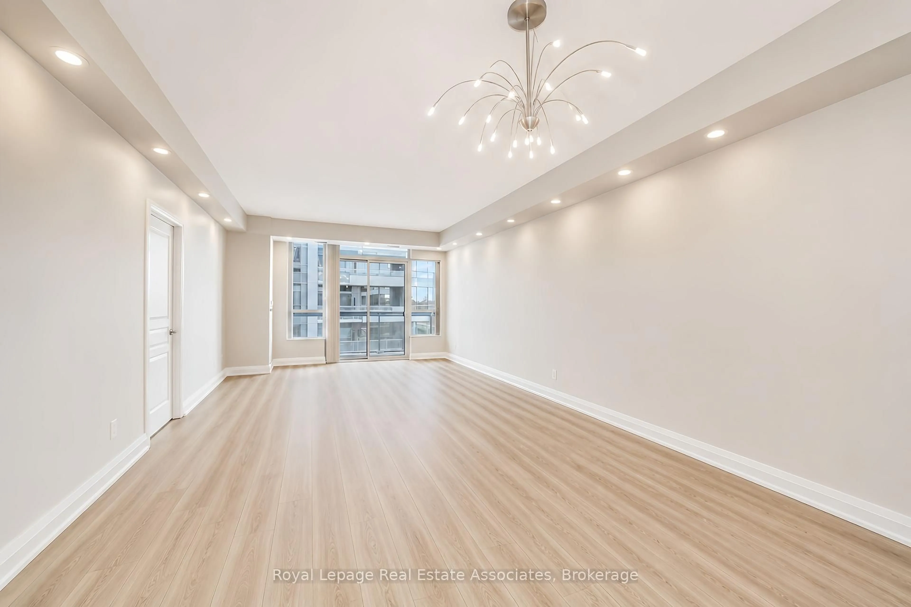 A pic of a room for 1 Hurontario St #308, Mississauga Ontario L5G 0A3