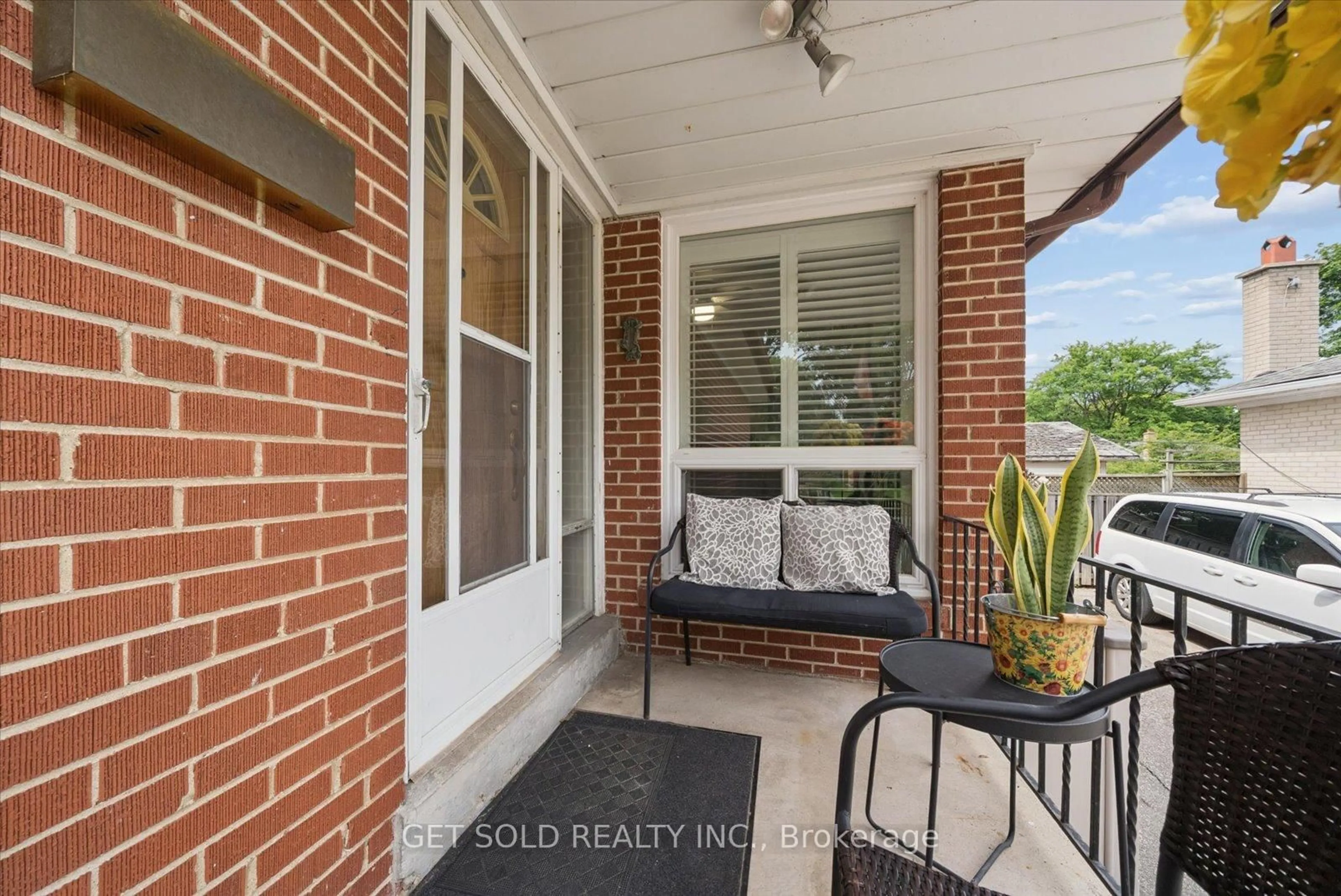 Patio, street for 32 Checkendon Dr, Toronto Ontario M9W 2Y9
