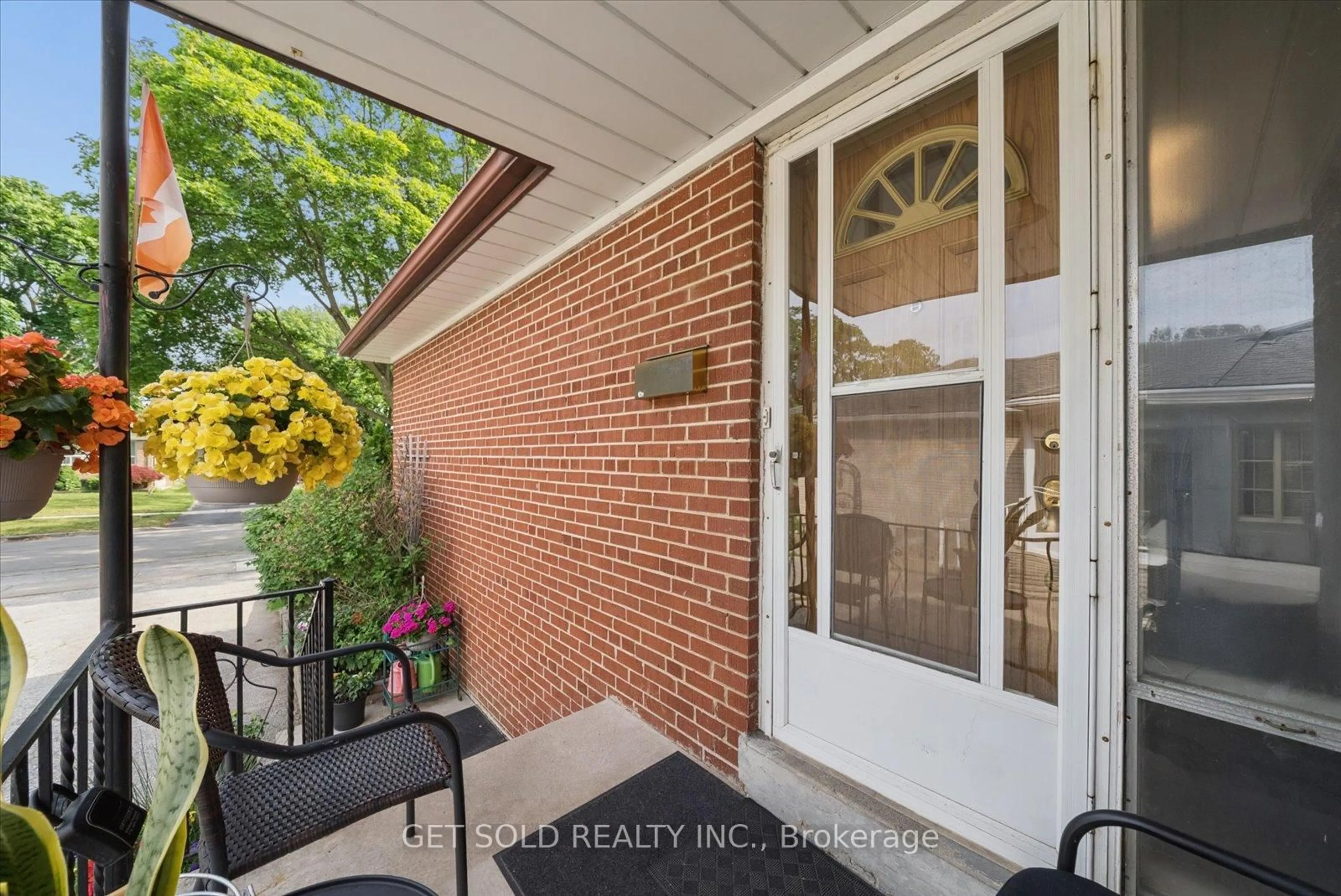 Patio, street for 32 Checkendon Dr, Toronto Ontario M9W 2Y9