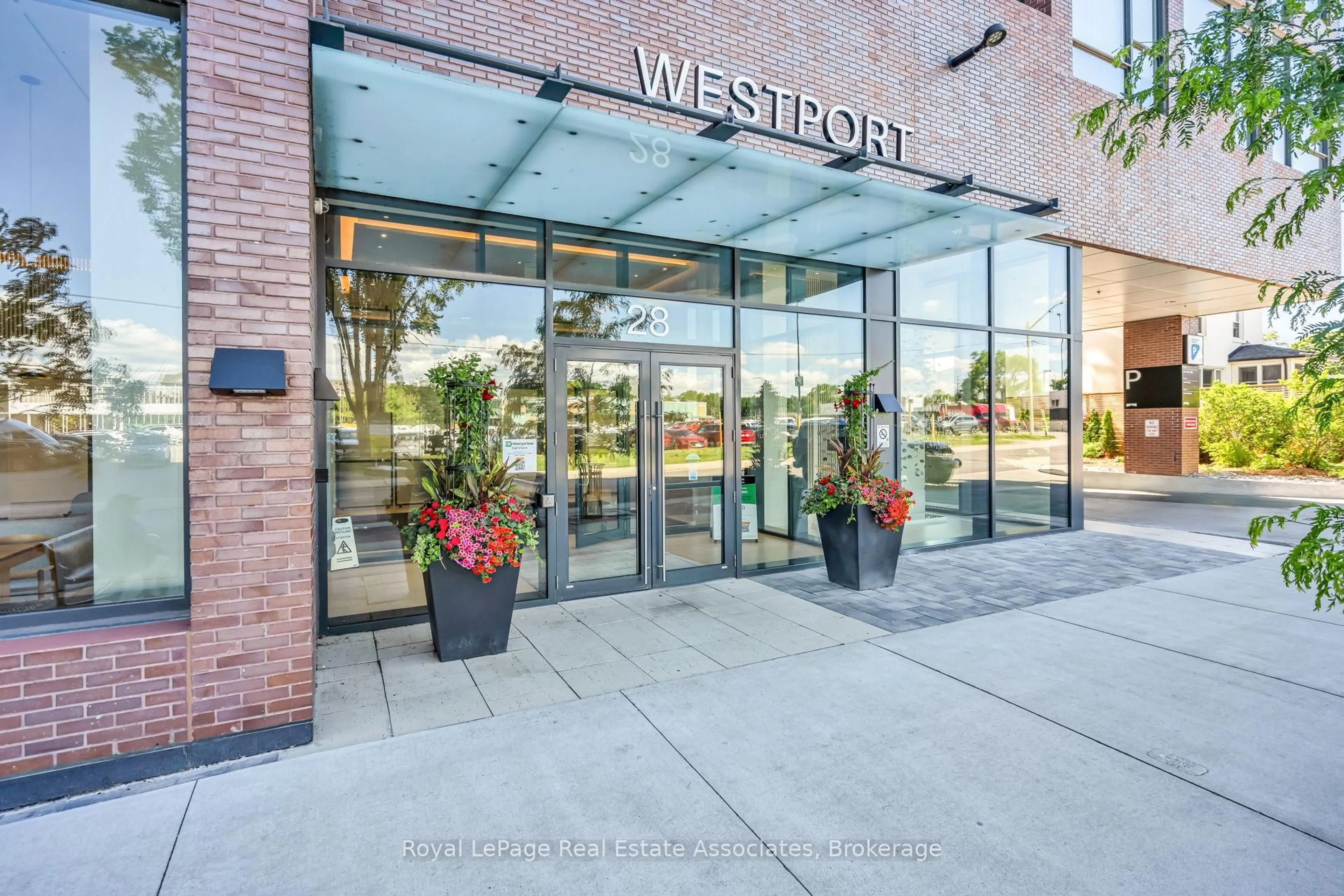 Unknown for 28 Ann St #414, Mississauga Ontario L5G 0E1