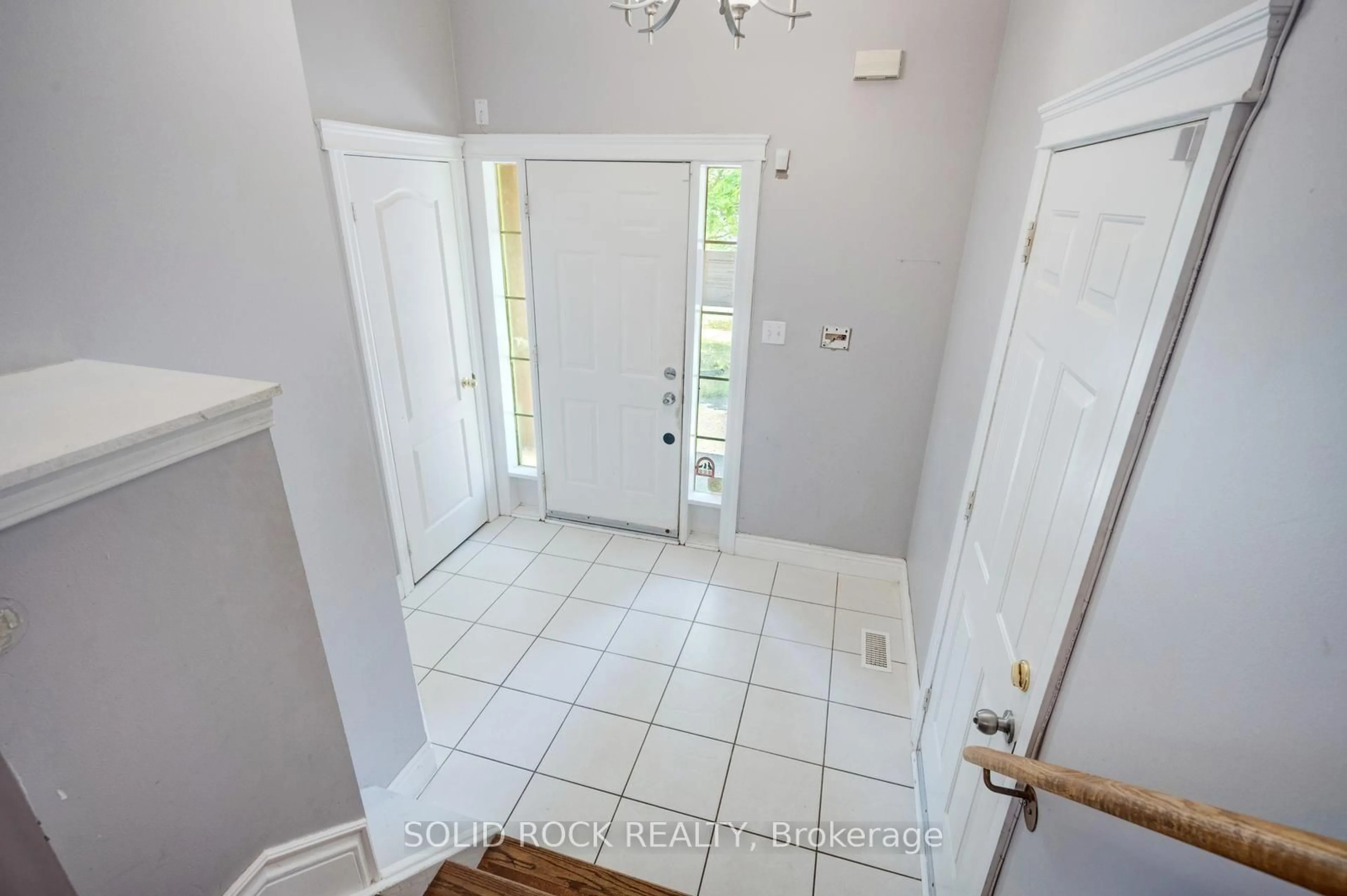 Indoor entryway for 41 Trumpet Valley Blvd, Brampton Ontario L7A 2Z8
