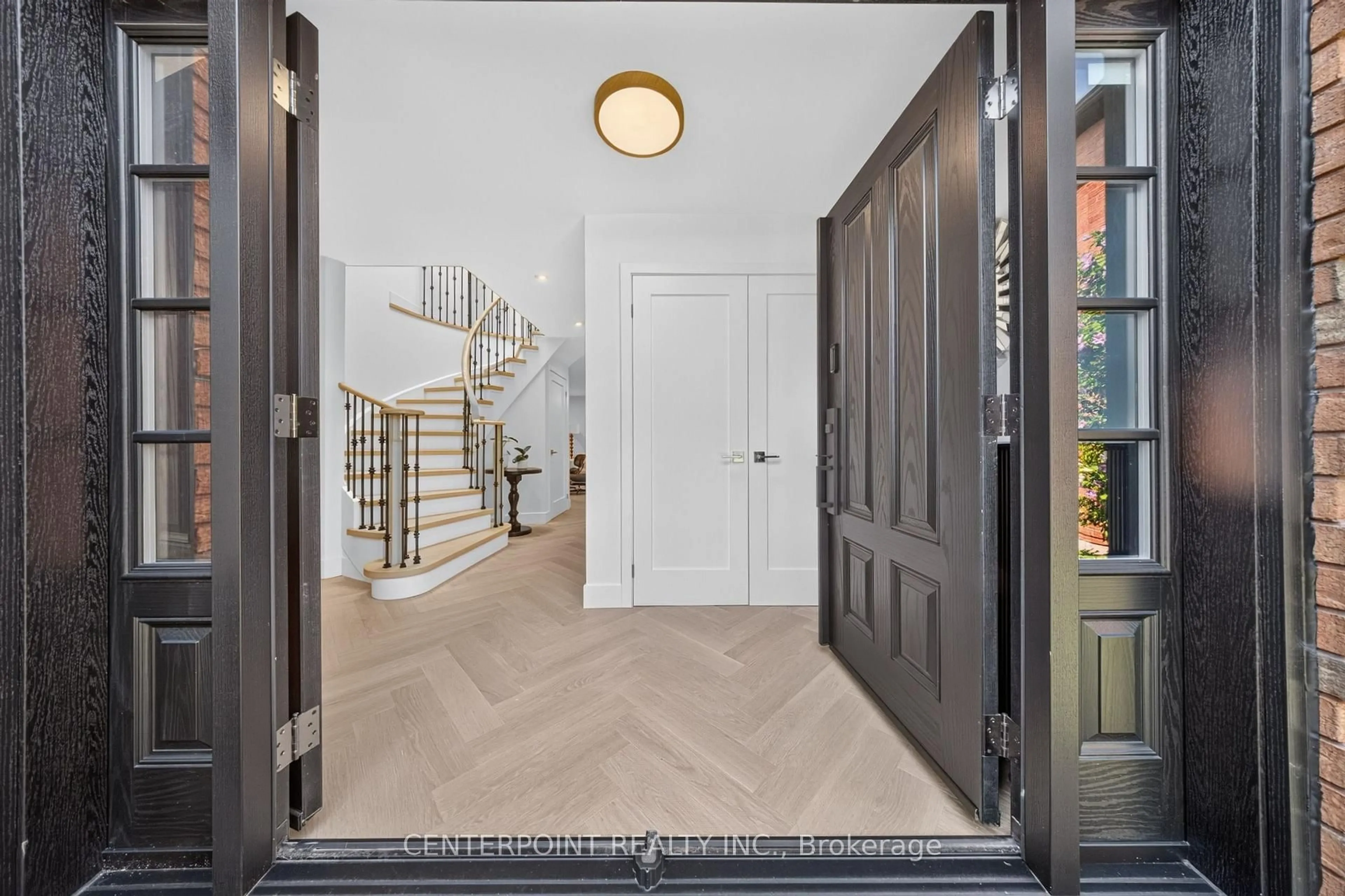Indoor entryway for 1073 Grandeur Cres, Oakville Ontario L6H 4B6