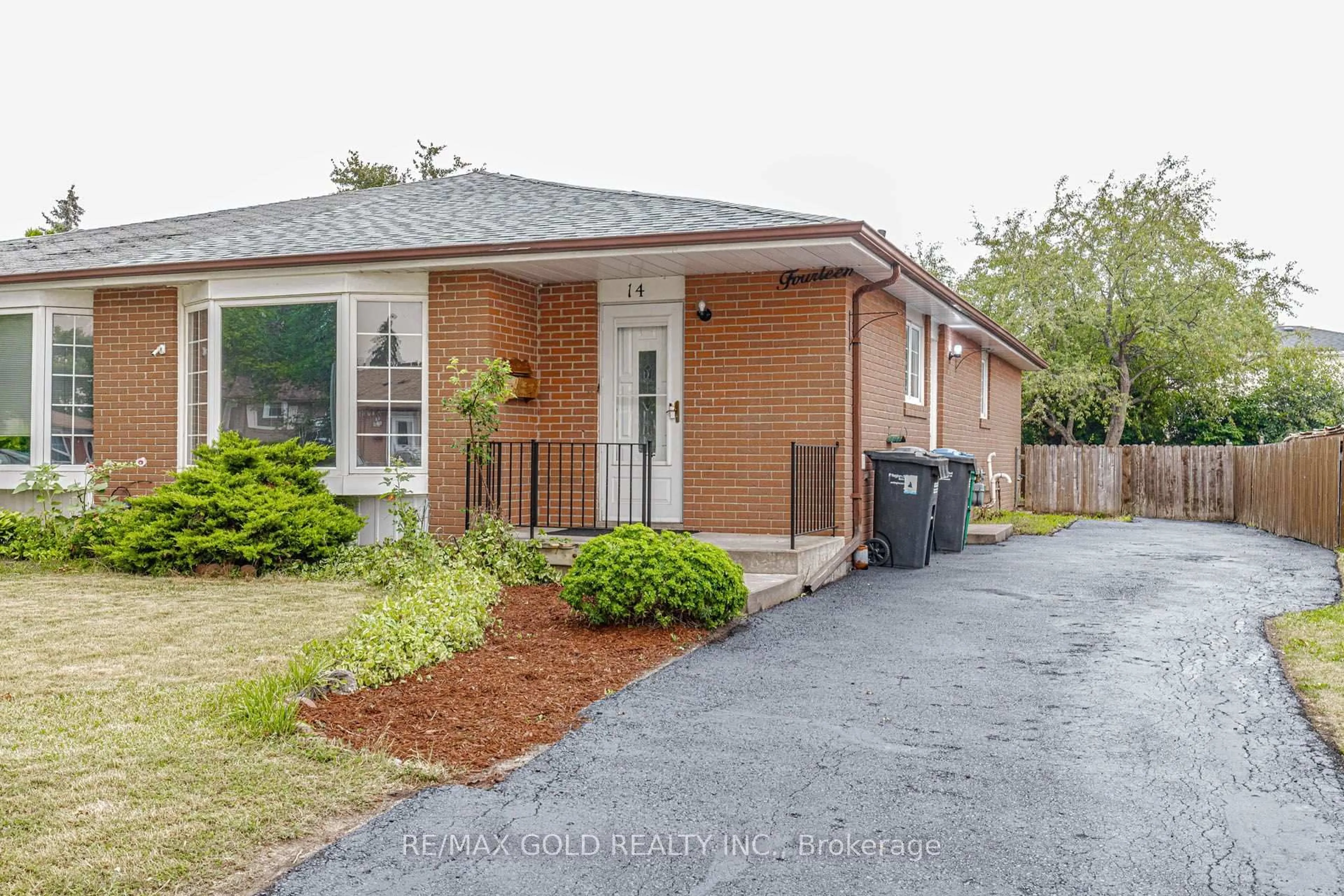 Home with brick exterior material, street for 14 Flamingo Cres, Brampton Ontario L6T 2G5