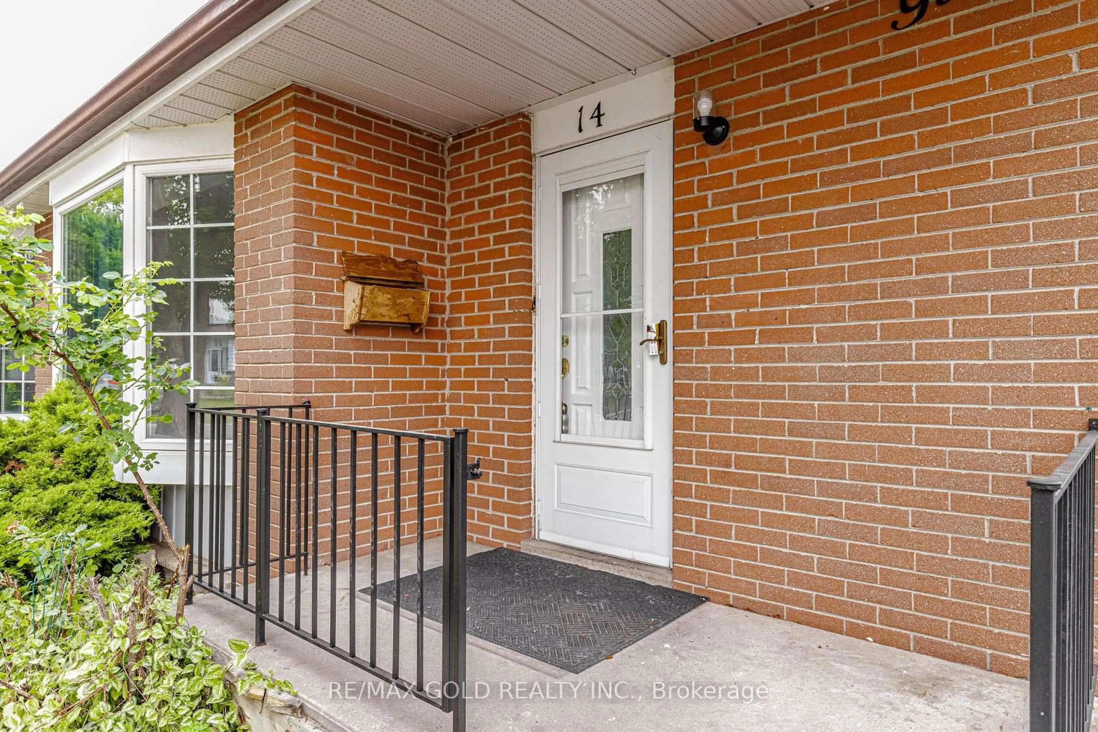 Home with brick exterior material, street for 14 Flamingo Cres, Brampton Ontario L6T 2G5