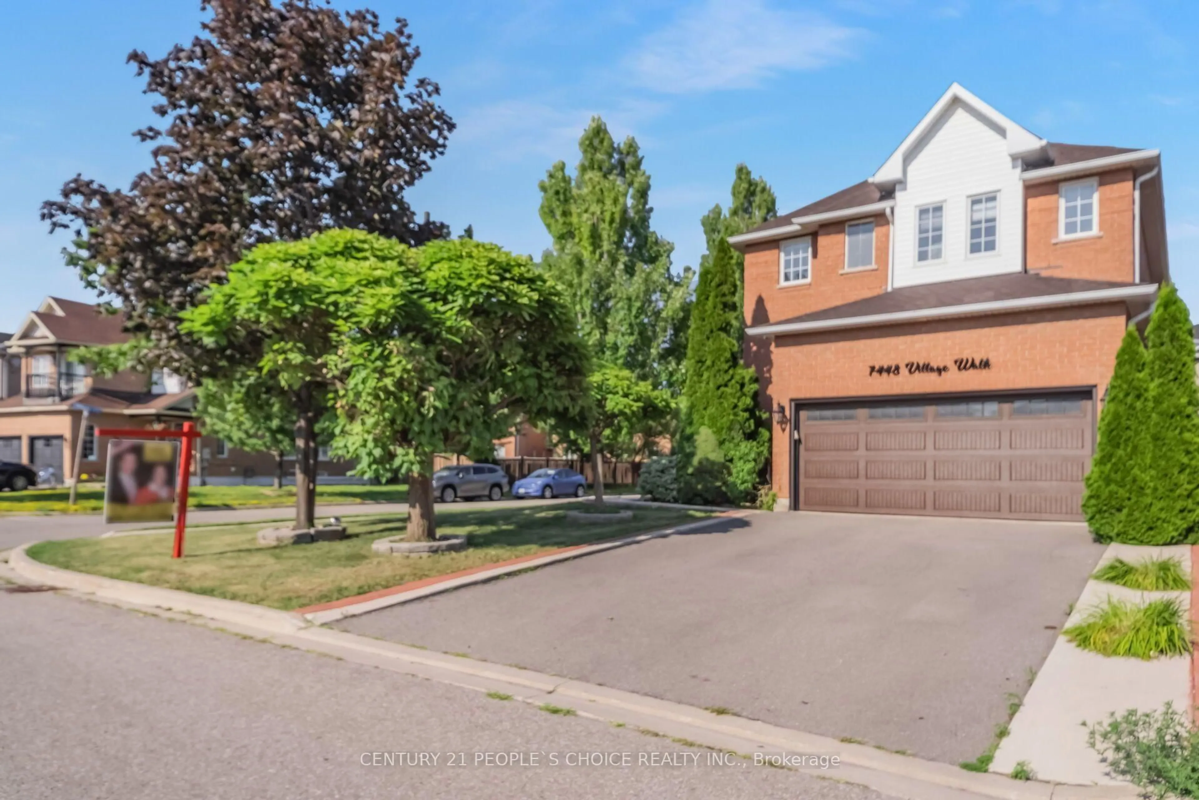 A pic from outside/outdoor area/front of a property/back of a property/a pic from drone, street for 7448 Village Walk, Mississauga Ontario L5W 2V7