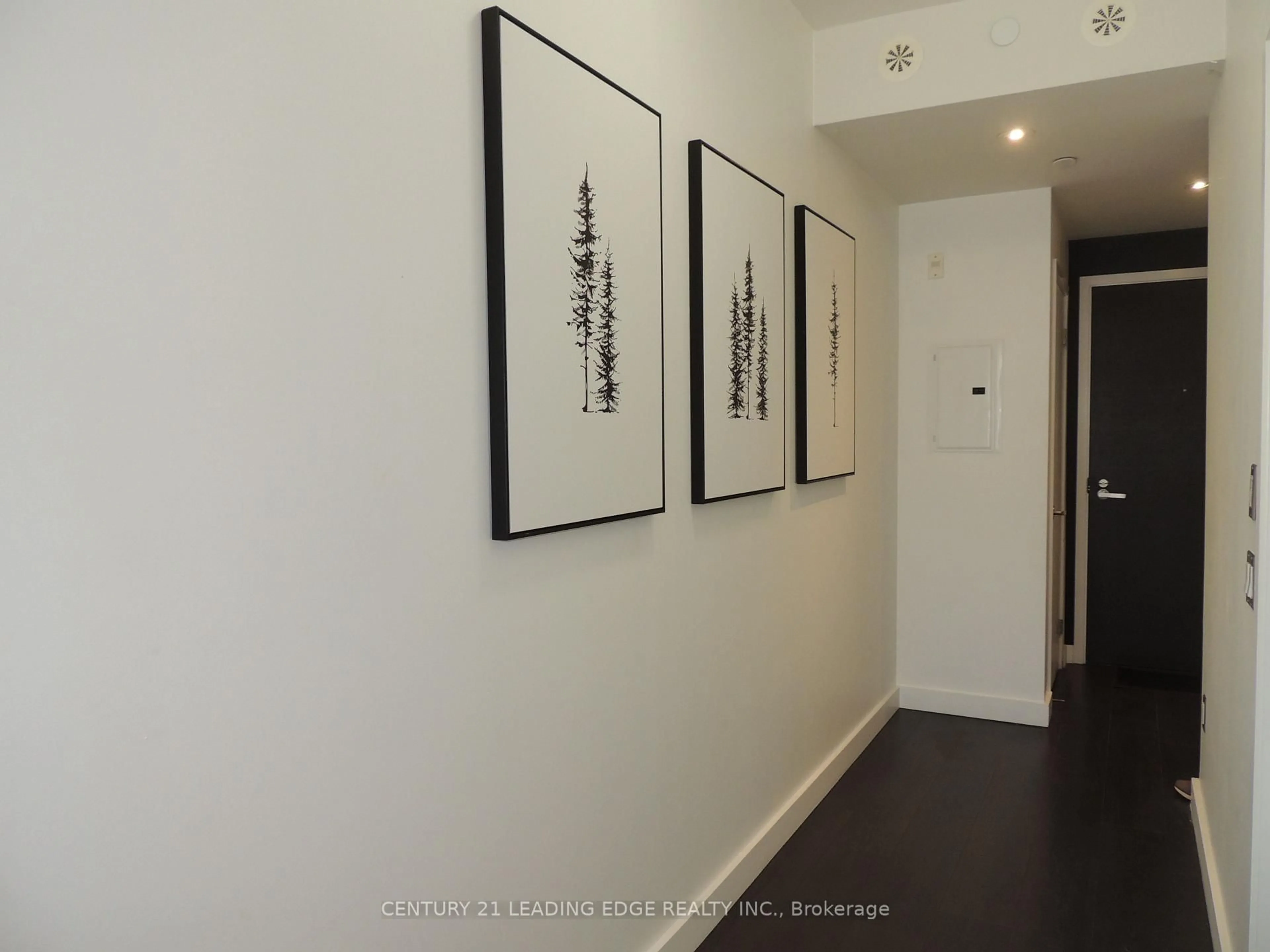 Indoor foyer for 5005 Harvard Rd #214, Mississauga Ontario L5M 0W5