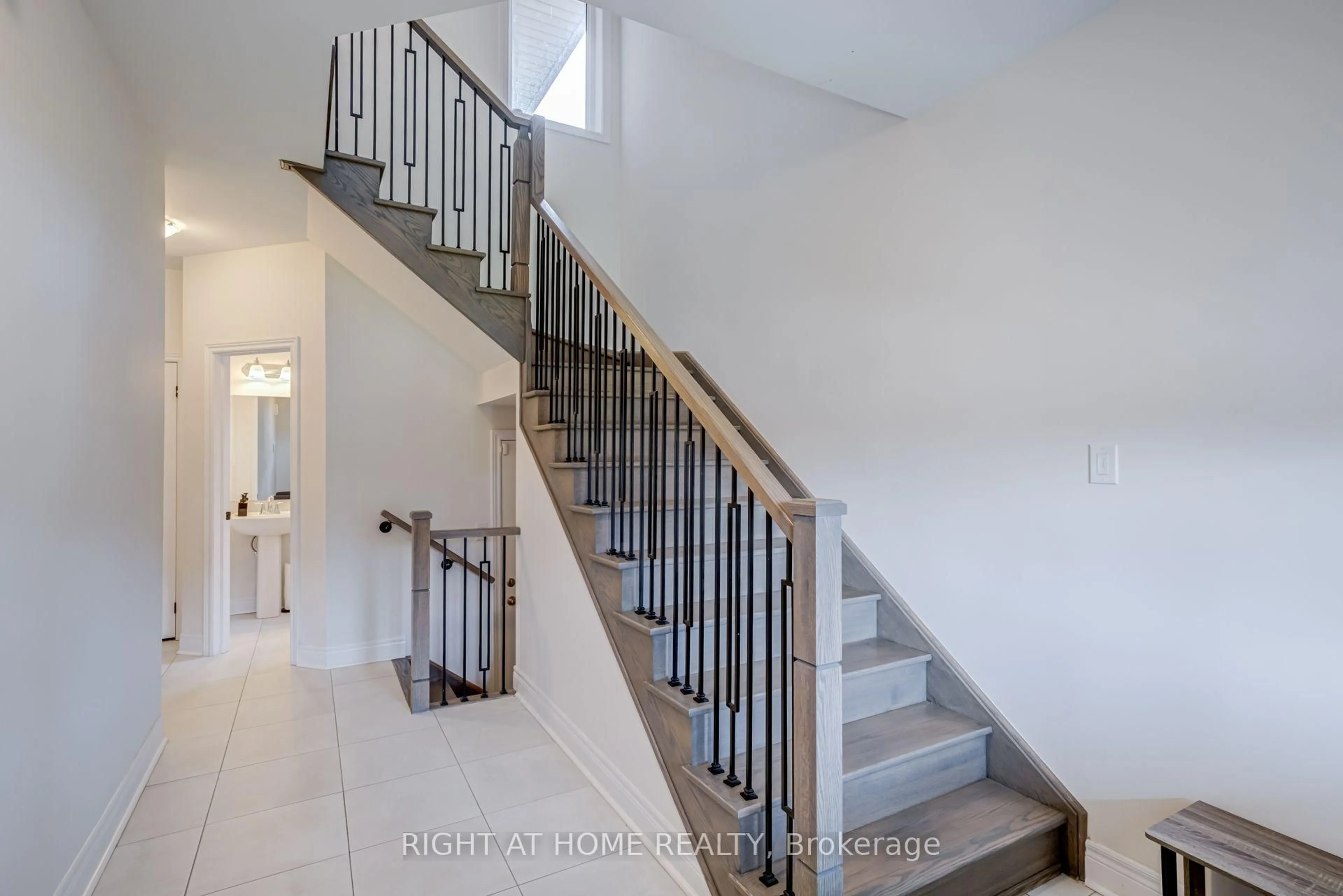 Stairs for 51 Rosewell Cres, Halton Hills Ontario L7G 0N4