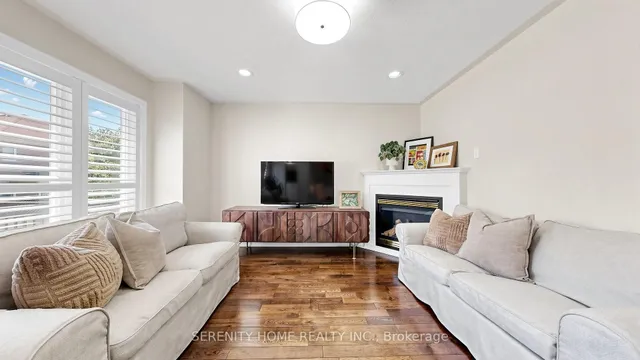3416 Sunlight St, Mississauga 5
