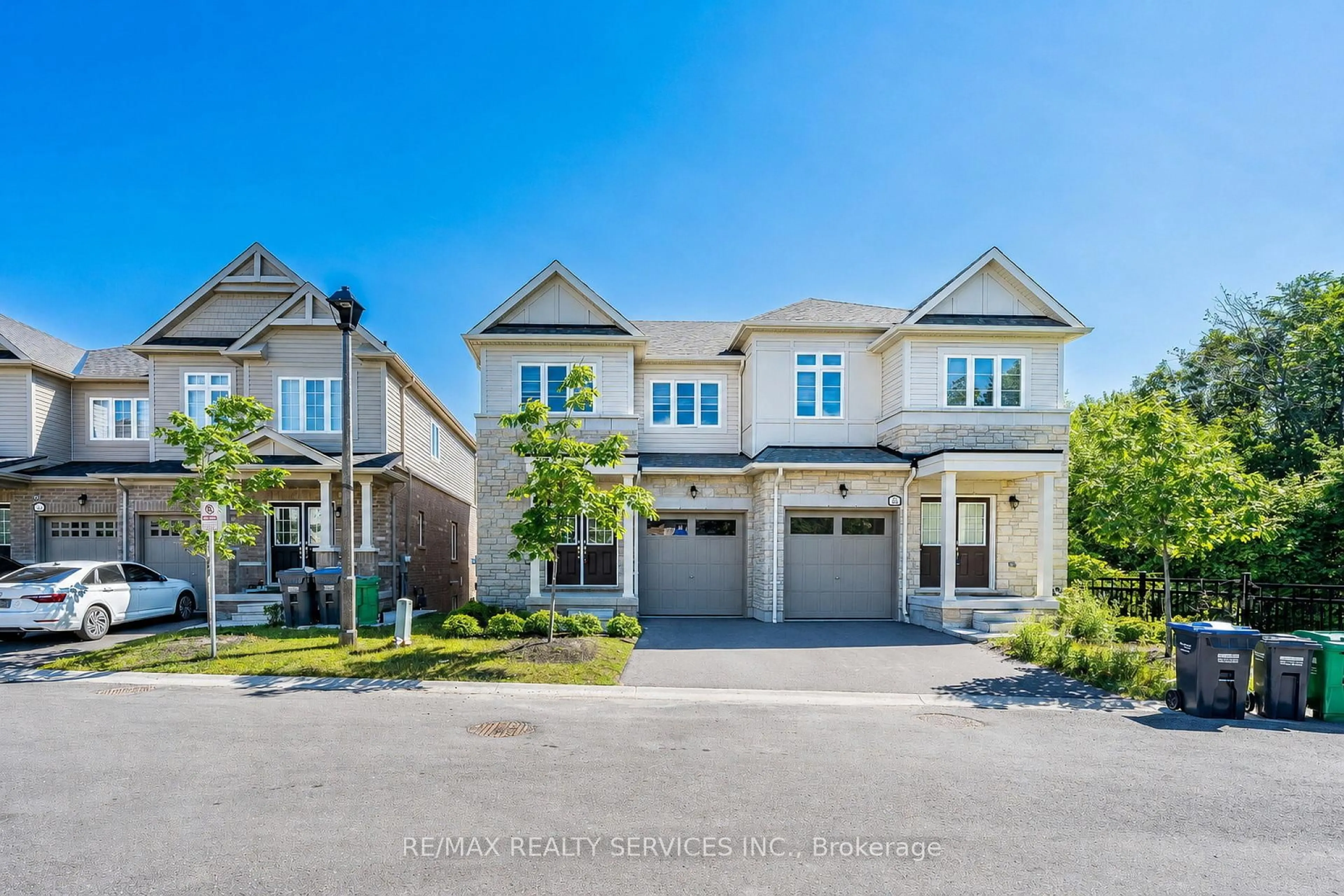 A pic from outside/outdoor area/front of a property/back of a property/a pic from drone, street for 60 Brixham Lane, Brampton Ontario L7A 5K2