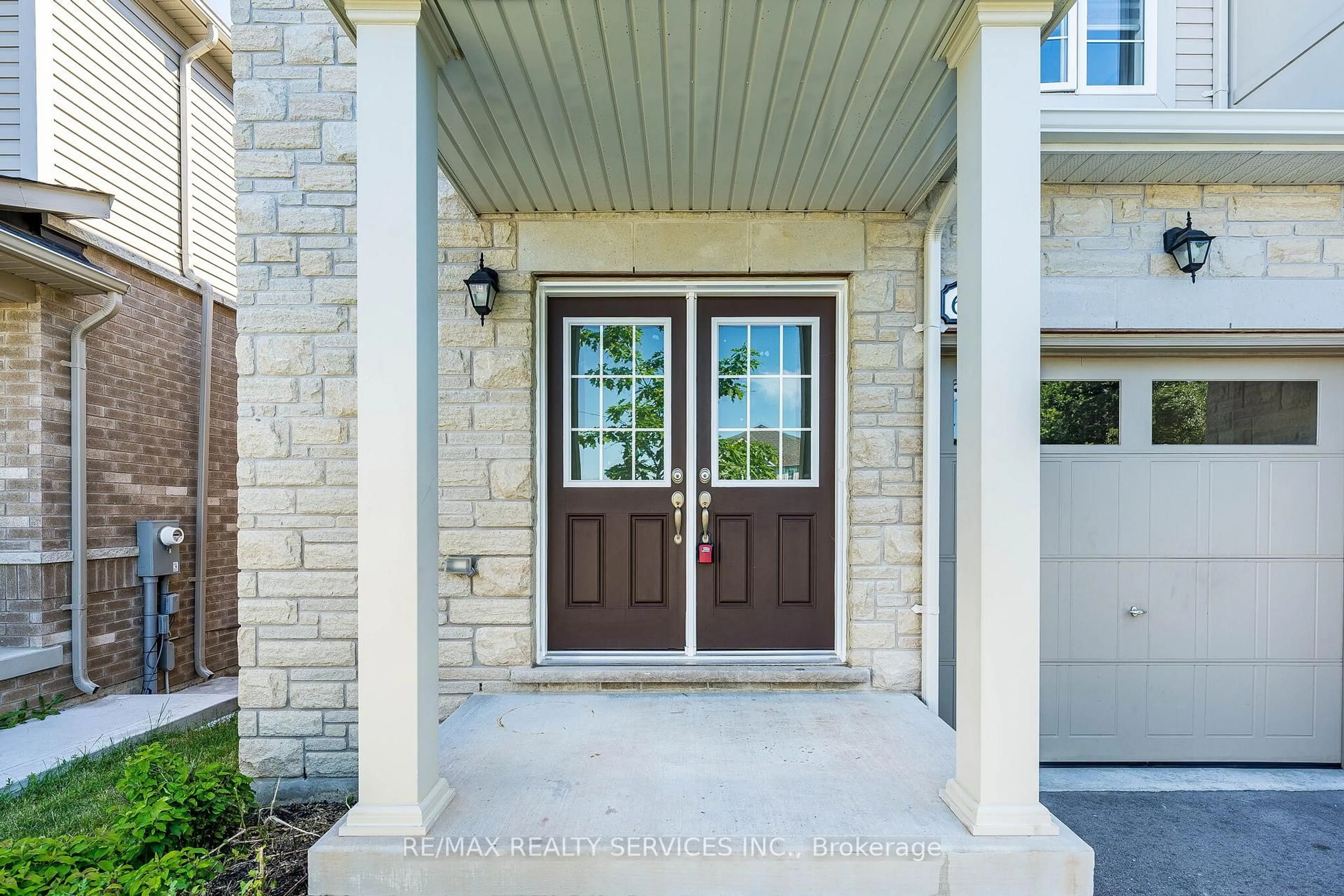 Indoor entryway for 60 Brixham Lane, Brampton Ontario L7A 5K2