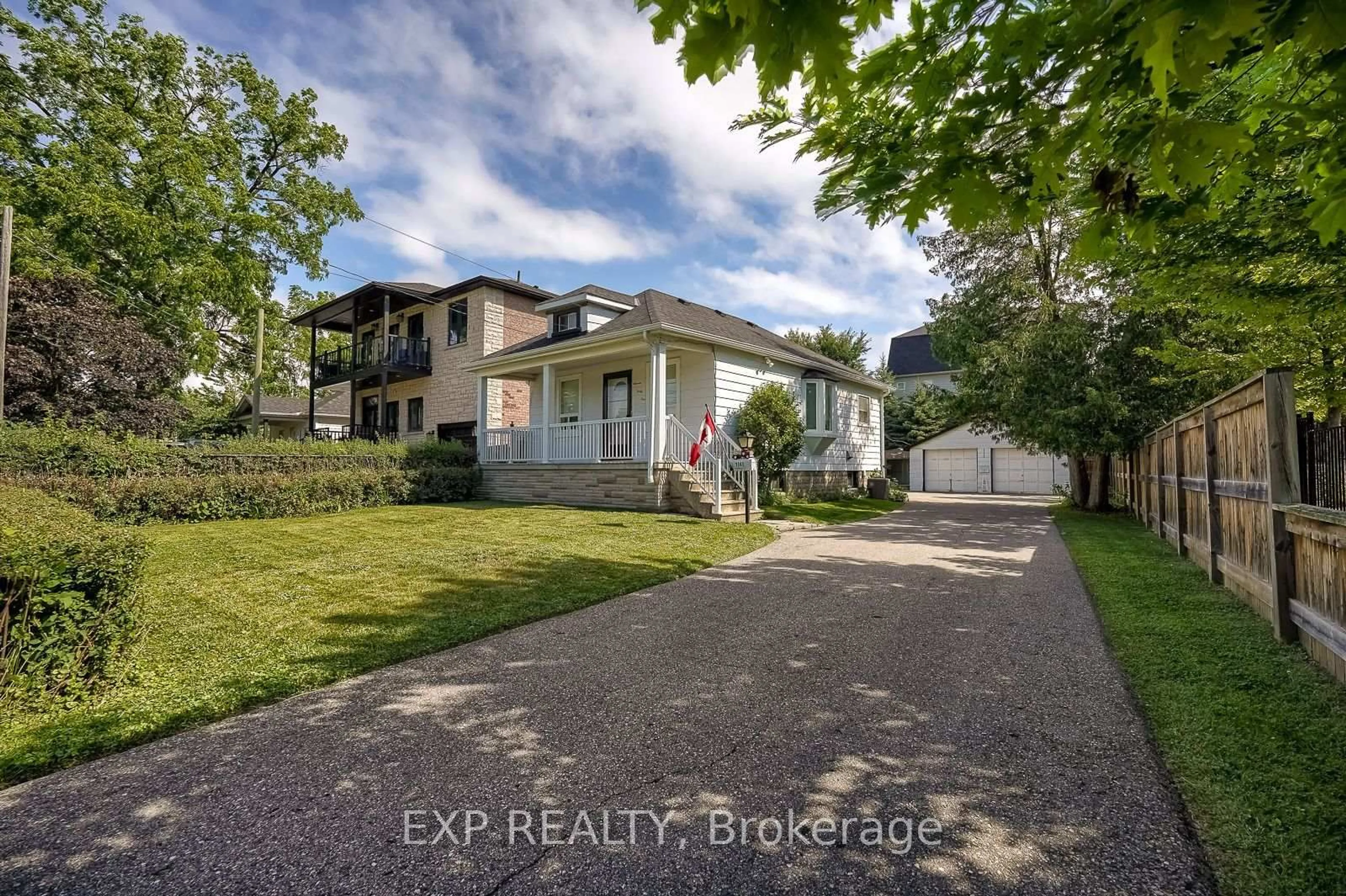 A pic from outside/outdoor area/front of a property/back of a property/a pic from drone, street for 1141 Haig Blvd, Mississauga Ontario L5E 2M6