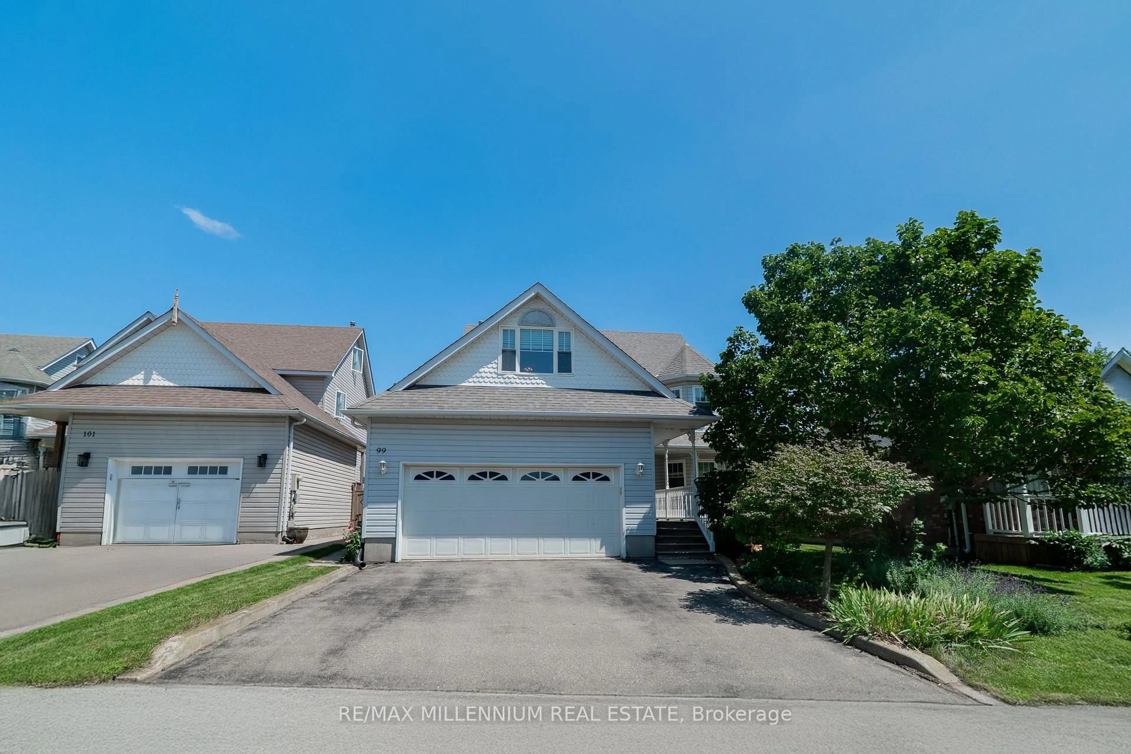 A pic from outside/outdoor area/front of a property/back of a property/a pic from drone, street for 99 Dairy Dr, Halton Hills Ontario L7J 2Y1