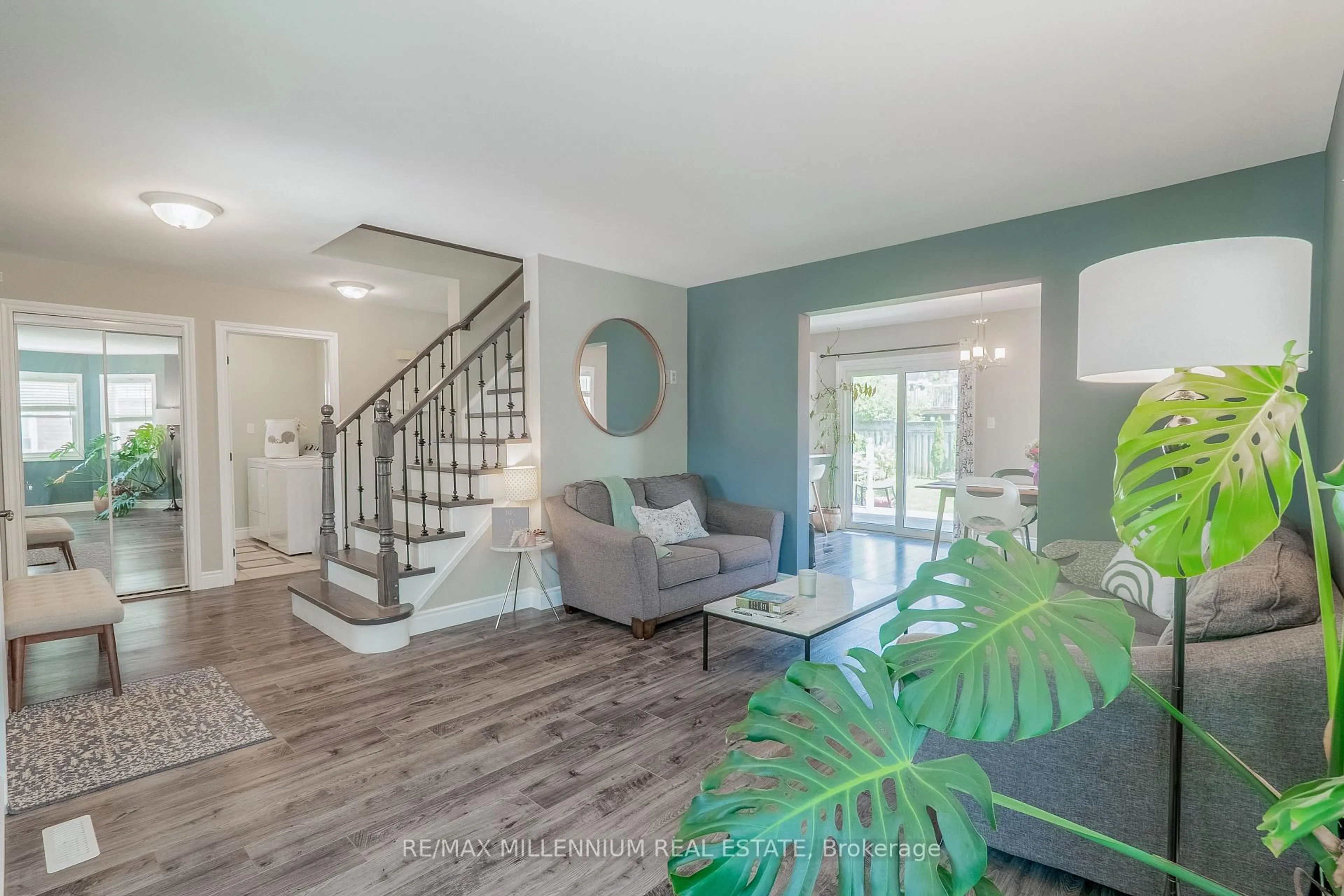 Indoor entryway for 99 Dairy Dr, Halton Hills Ontario L7J 2Y1