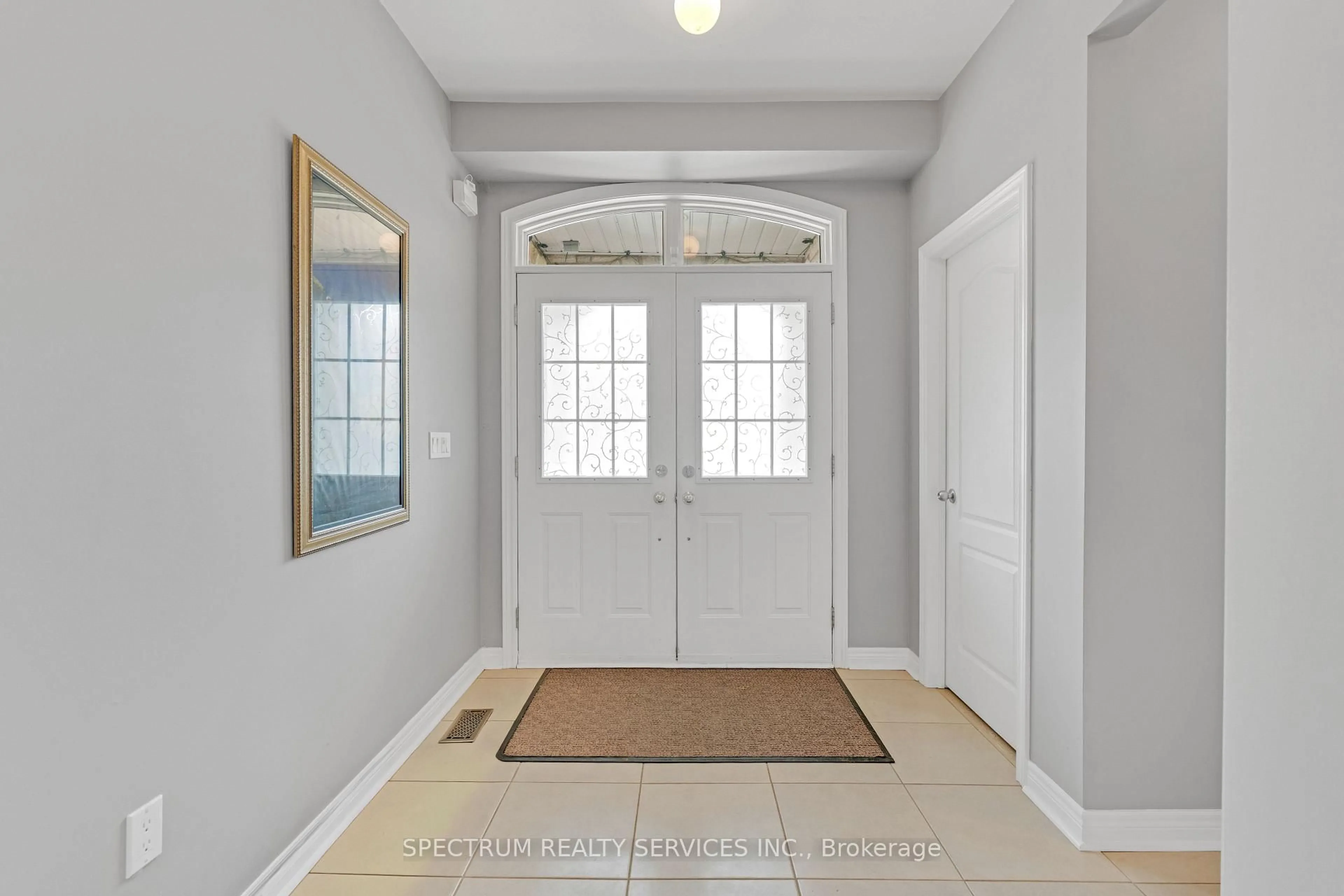 Indoor entryway for 24 Aristocrat Rd, Brampton Ontario L6P 1X7
