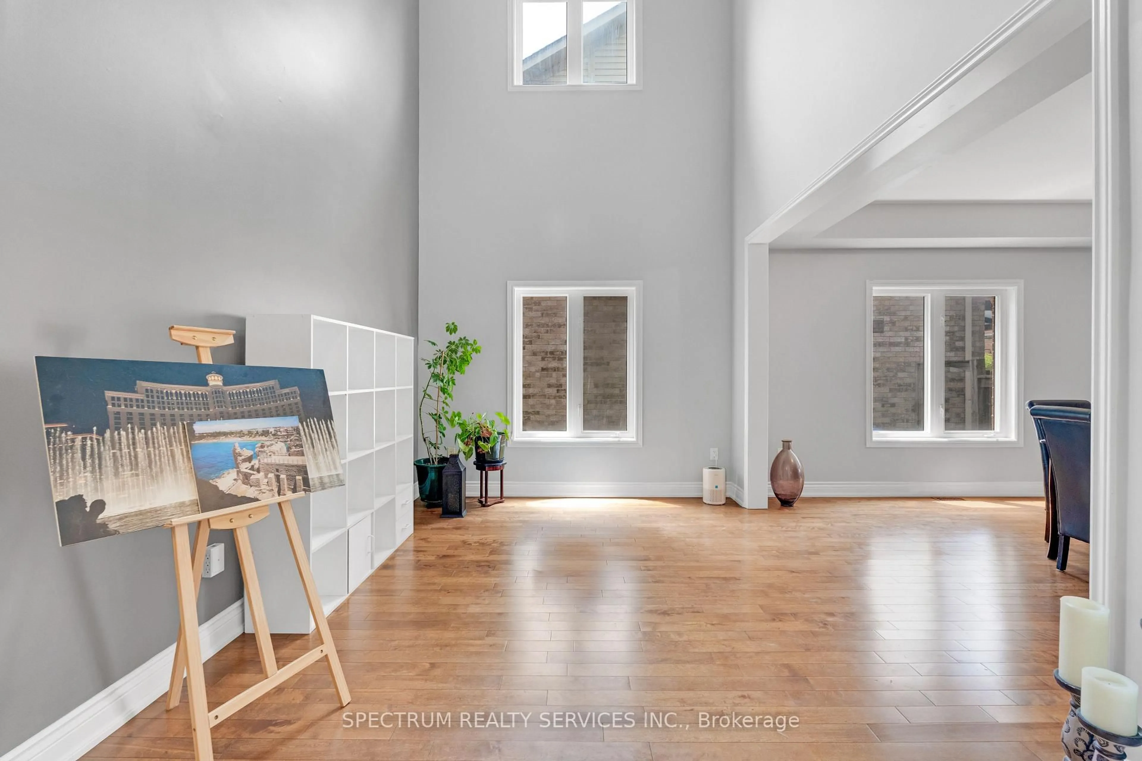 Indoor entryway for 24 Aristocrat Rd, Brampton Ontario L6P 1X7