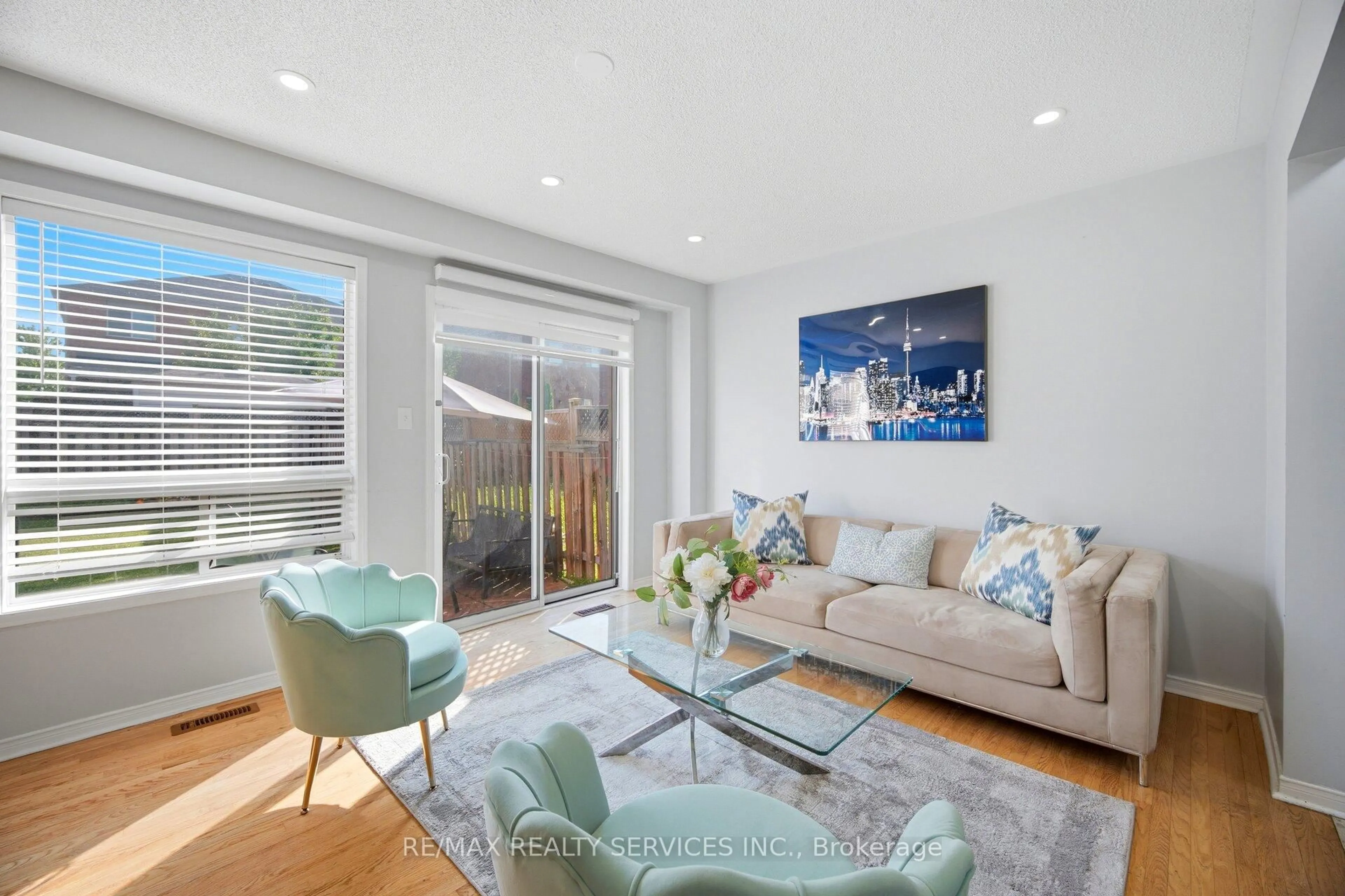 Living room with furniture, unknown for 29 Lonestar Cres, Brampton Ontario L7A 2H9