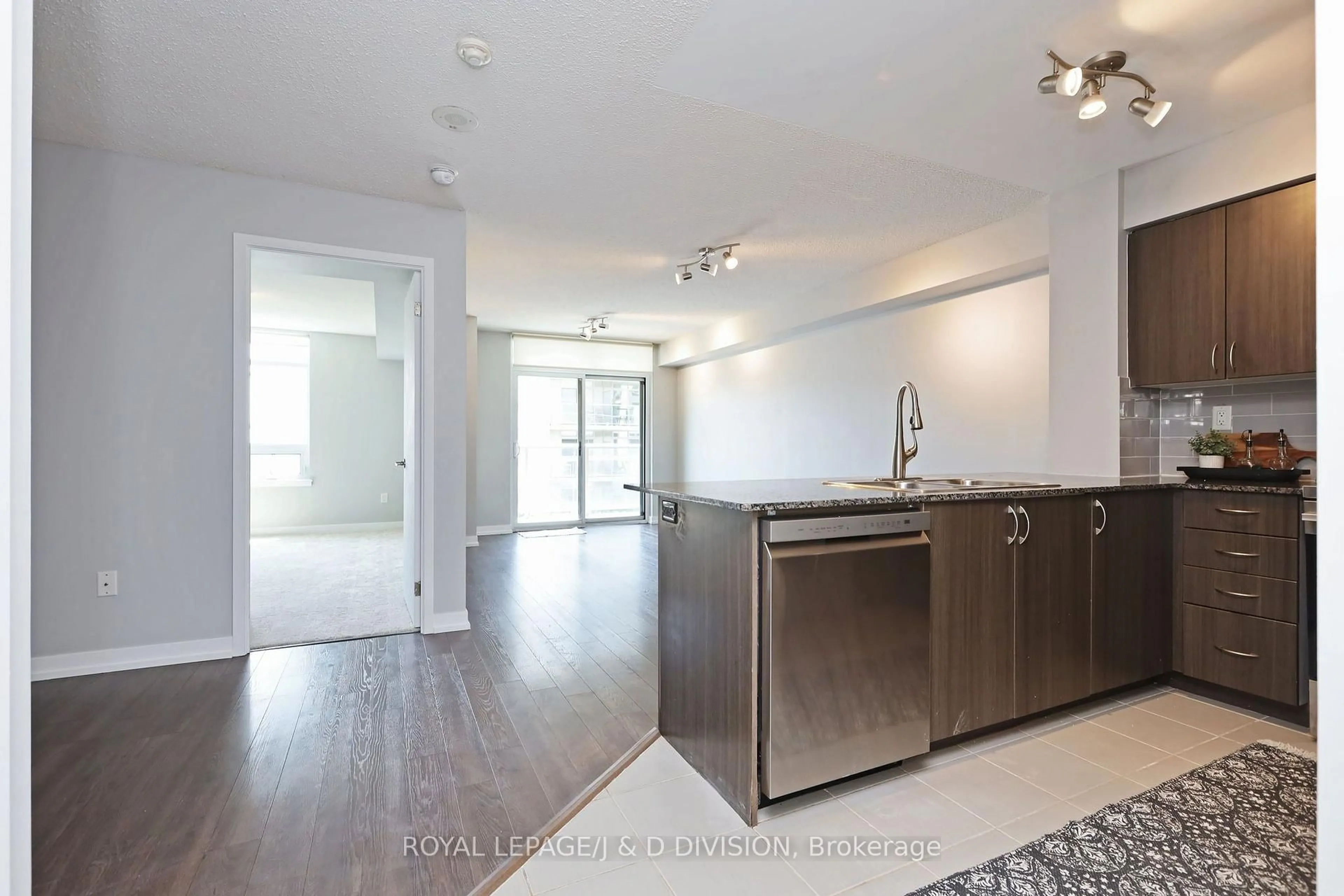 Open concept kitchen, unknown for 816 Lansdowne Ave #511, Toronto Ontario M6H 4K6