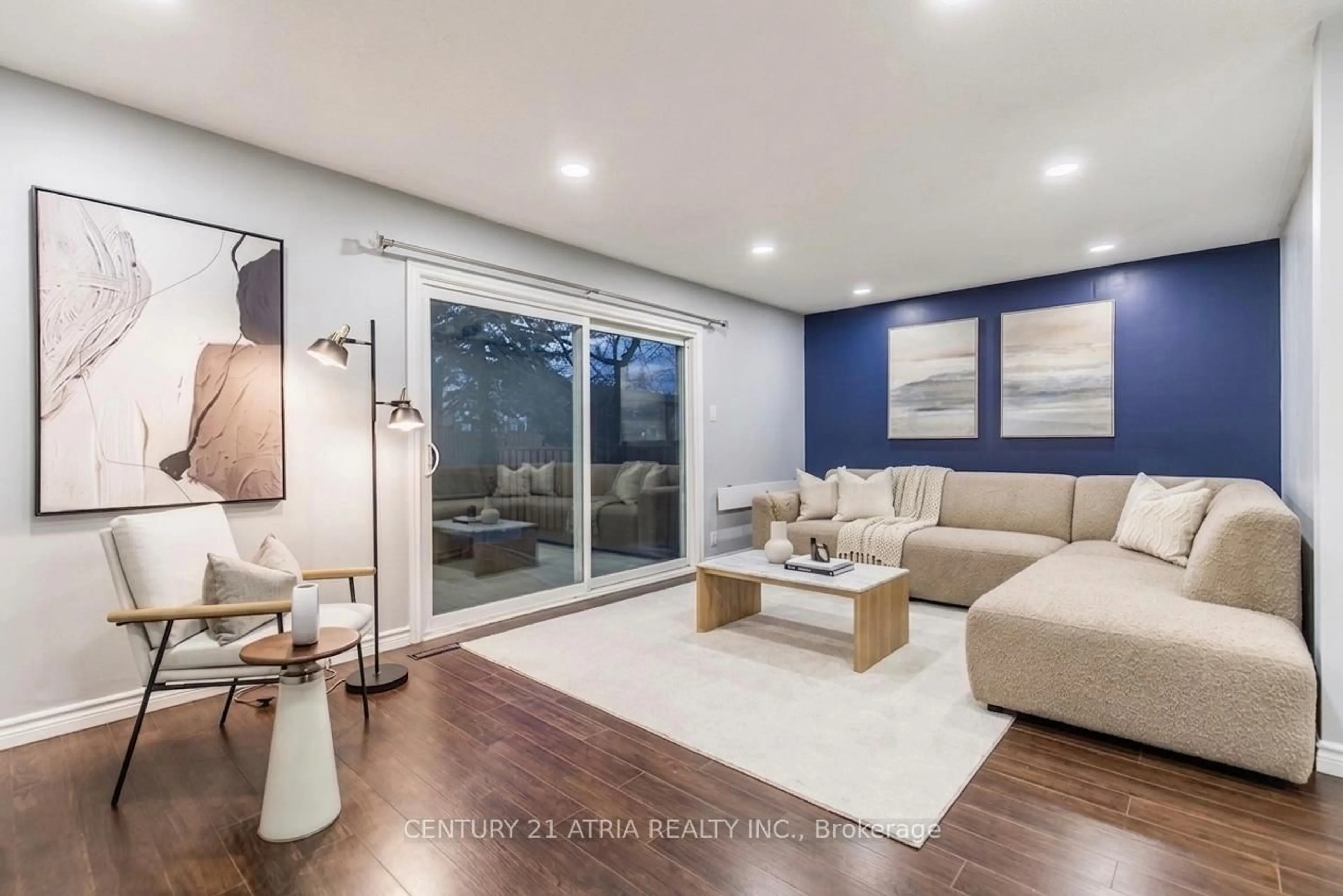 Living room with furniture, unknown for 2825 Gananoque Dr #41, Mississauga Ontario L5N 1V6