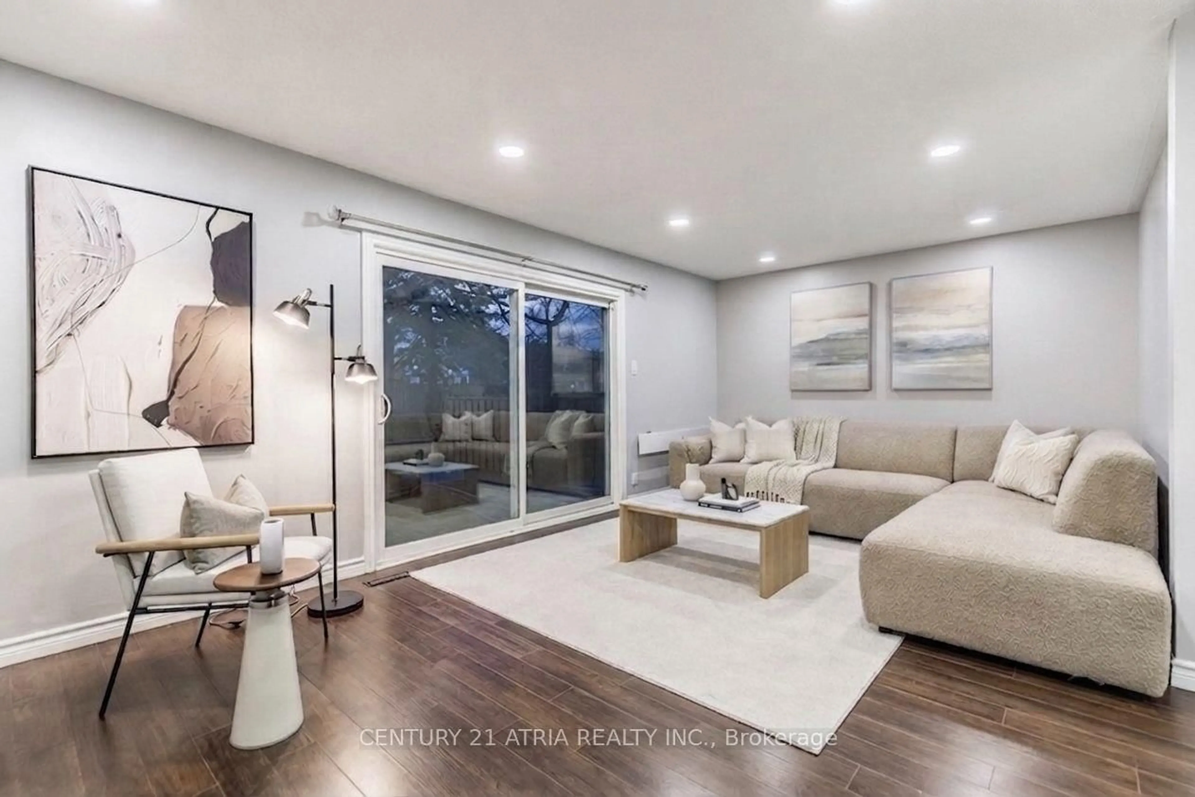 Living room with furniture, unknown for 2825 Gananoque Dr #41, Mississauga Ontario L5N 1V6