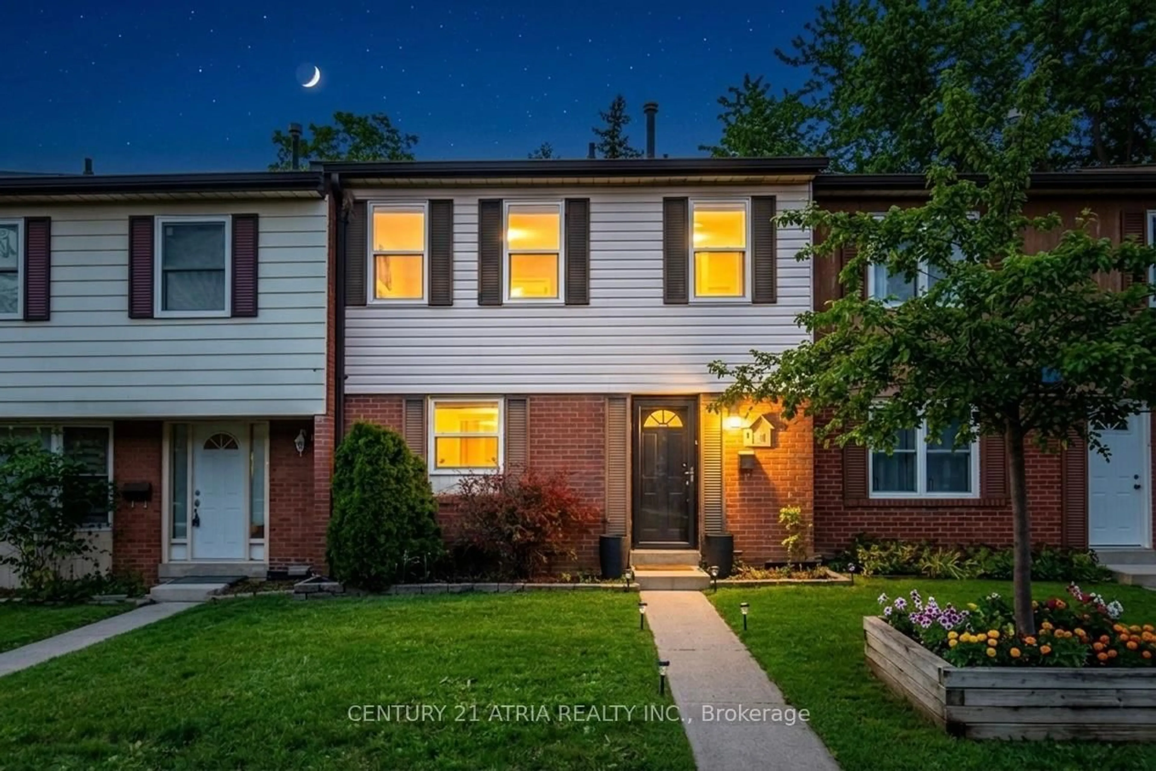 Home with brick exterior material, street for 2825 Gananoque Dr #41, Mississauga Ontario L5N 1V6