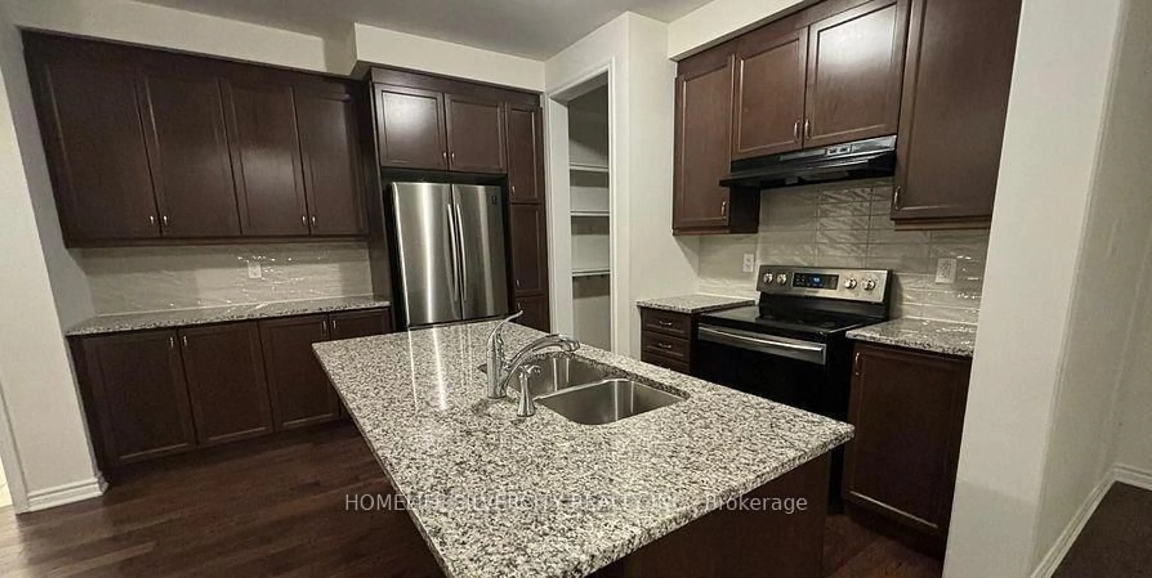 Standard kitchen, unknown for 39 Boothill Dr, Brampton Ontario L7A 5E4