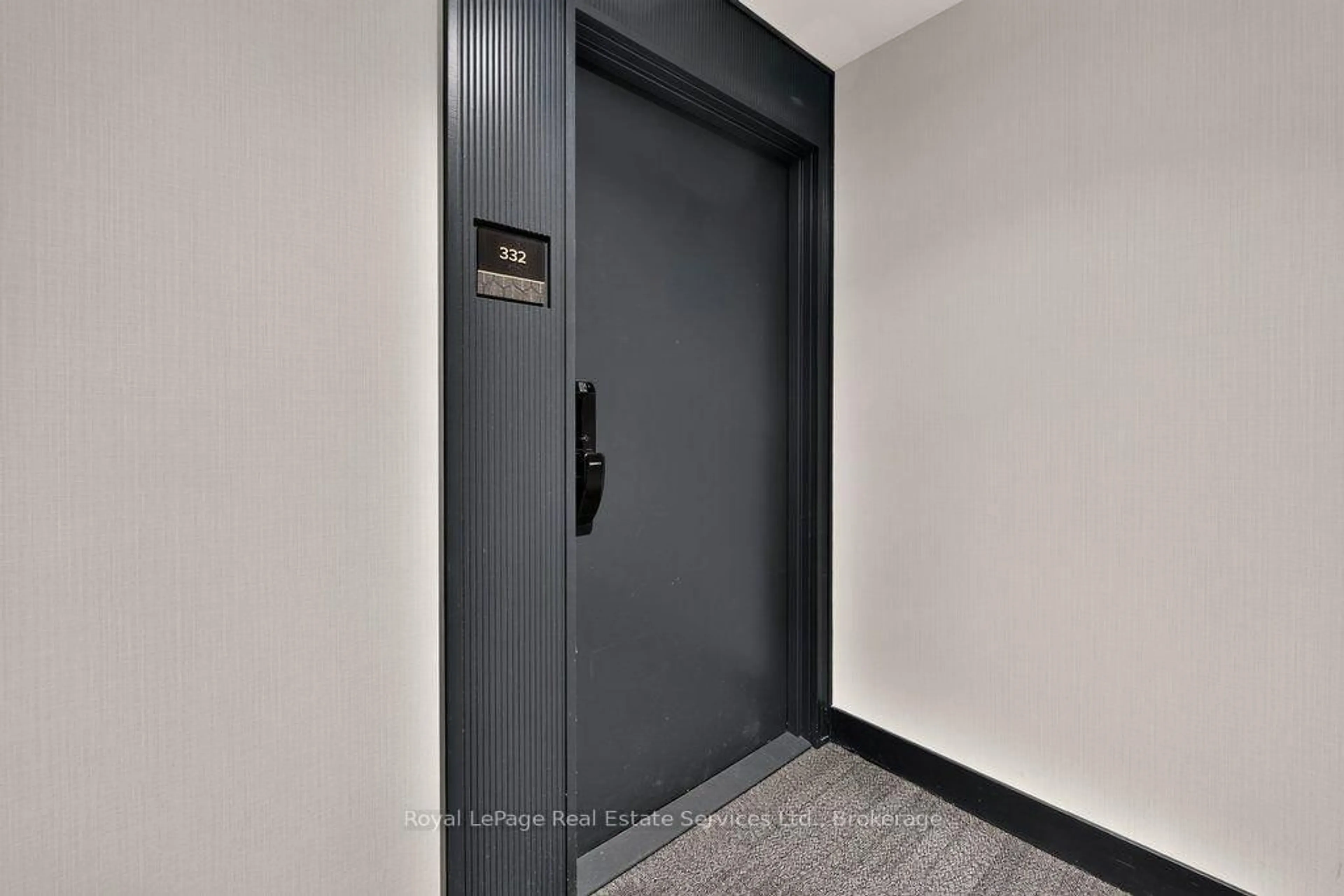 Indoor foyer for 405 Dundas St #332, Oakville Ontario L6M 4M2