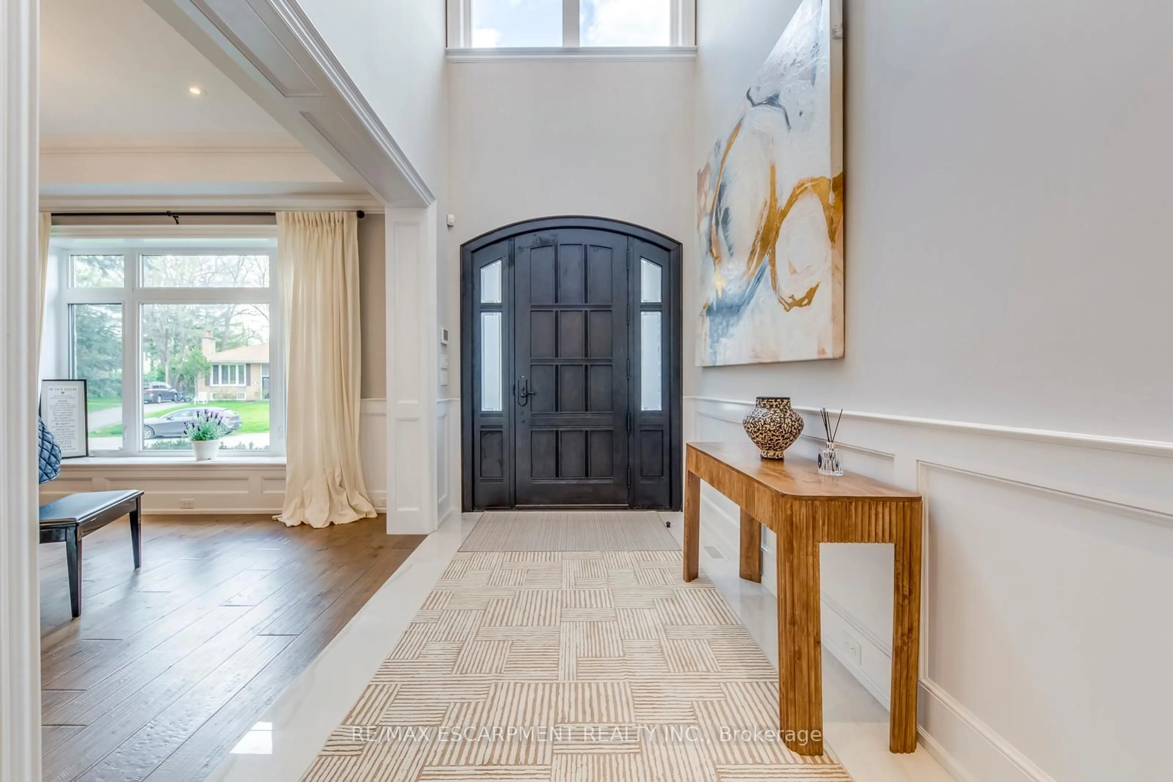 Indoor entryway for 436 WILLIS Dr, Oakville Ontario L6L 4V5