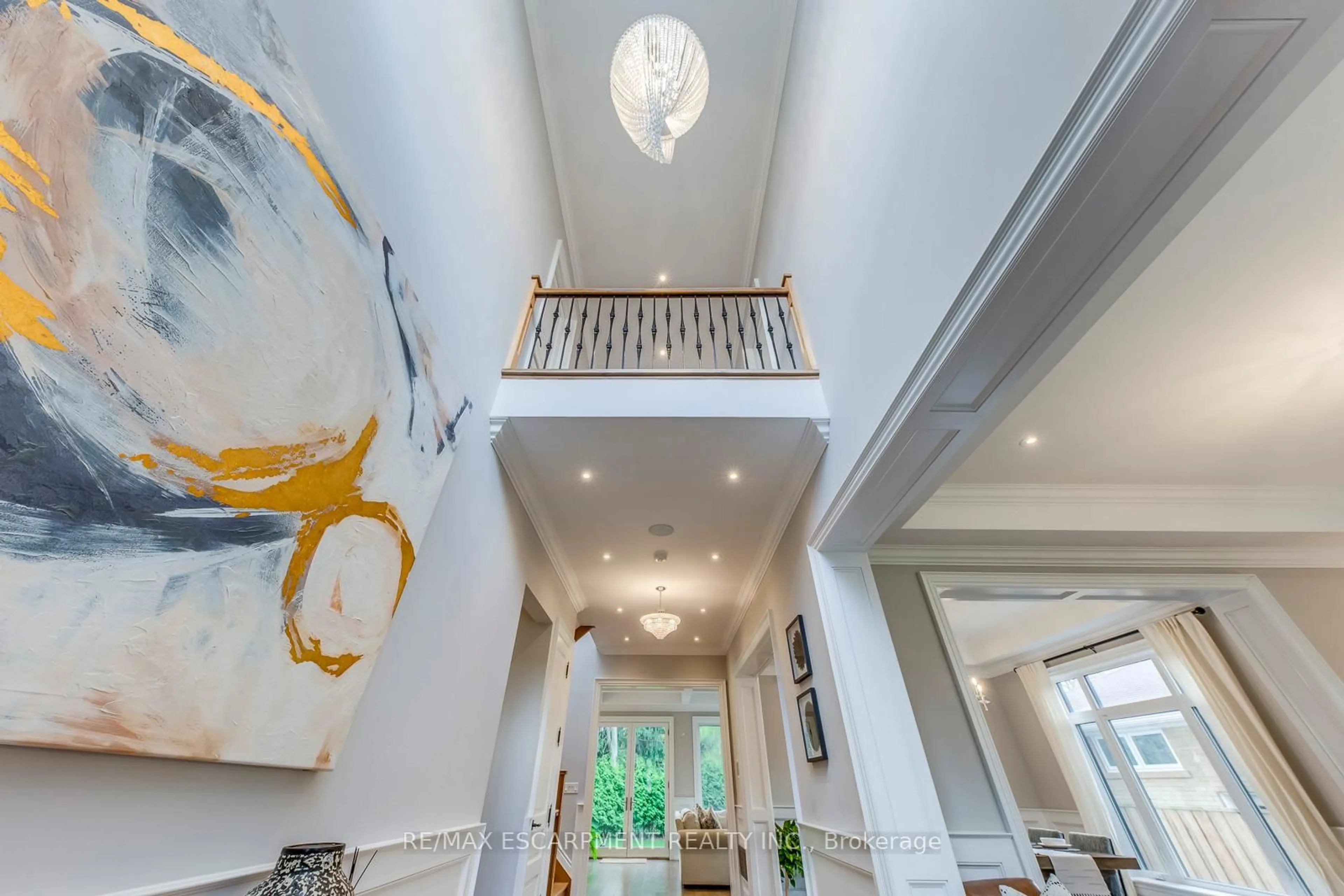 Indoor foyer for 436 WILLIS Dr, Oakville Ontario L6L 4V5