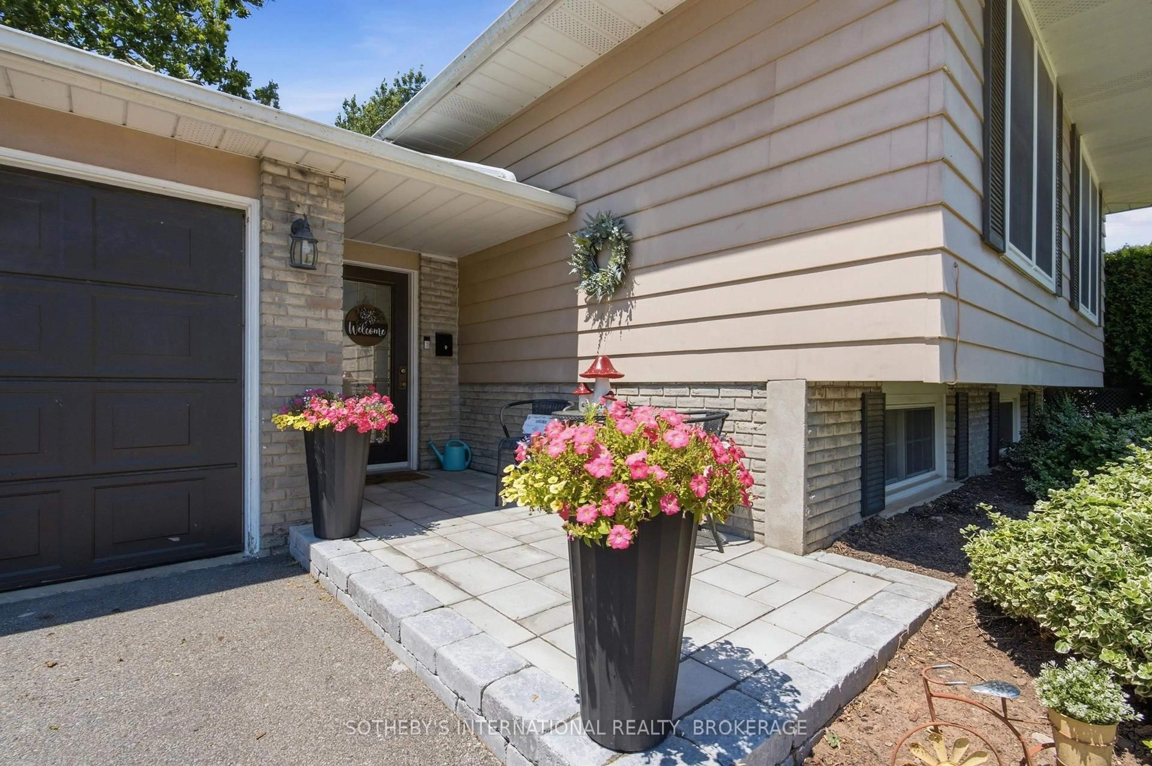 Unknown for 554 Chamberlain Rd, Burlington Ontario L7L 2V4