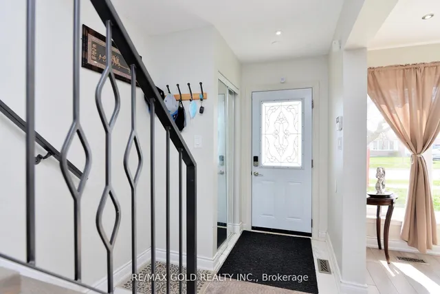 48 Garside Cres, Brampton 5