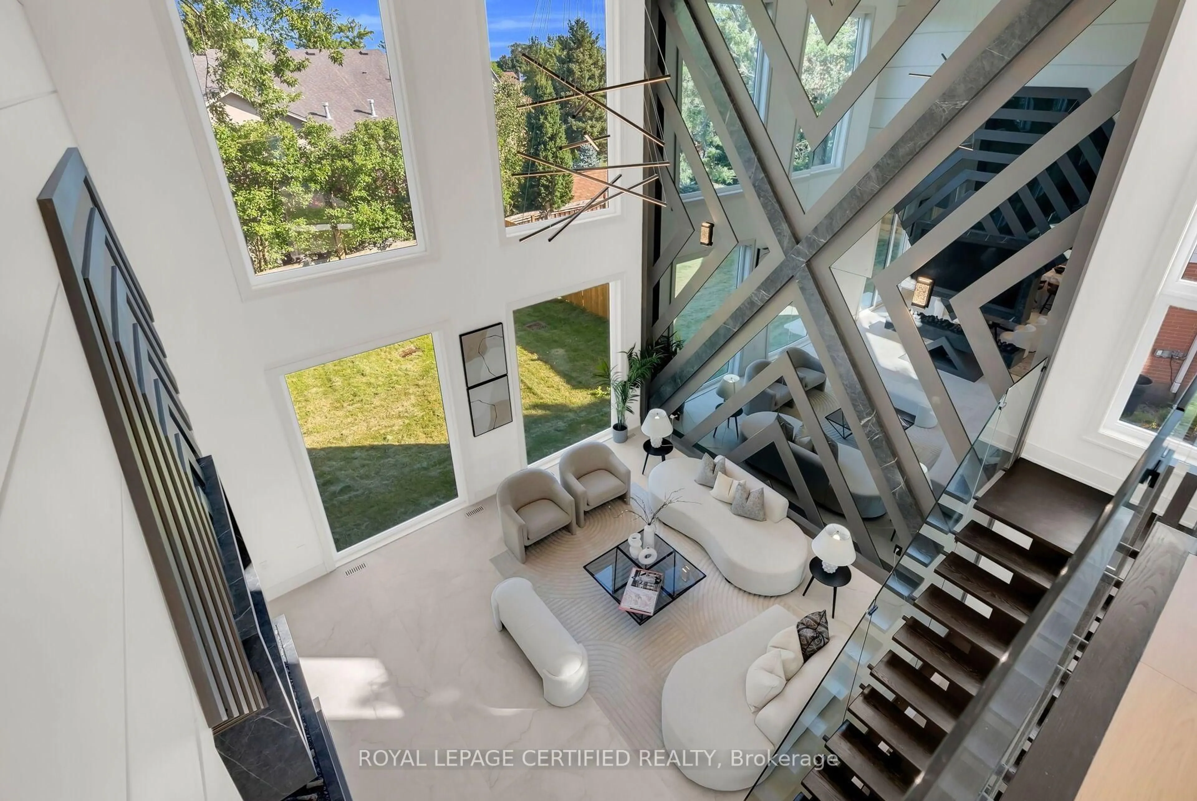 Indoor foyer for 1374 Tansley Dr, Oakville Ontario L6L 2N4