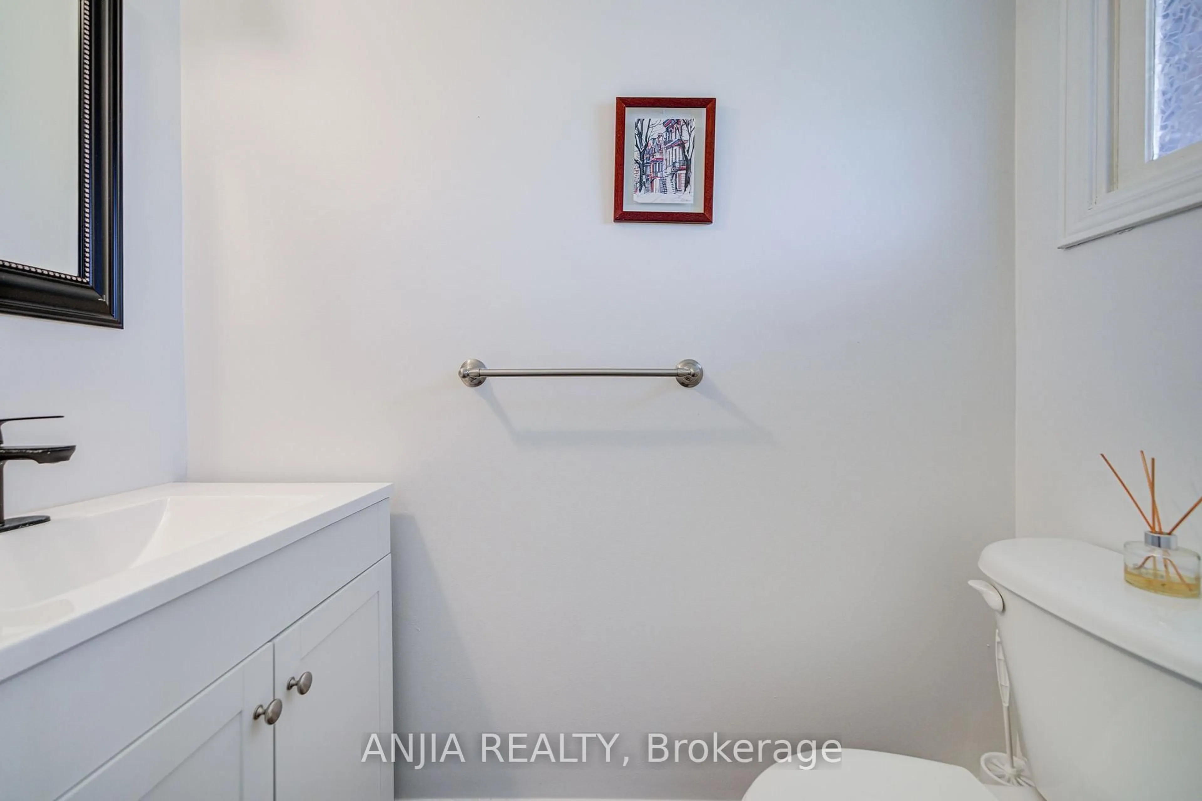 A pic of a room for 3360 Council Ring Rd #64, Mississauga Ontario L5L 2E4