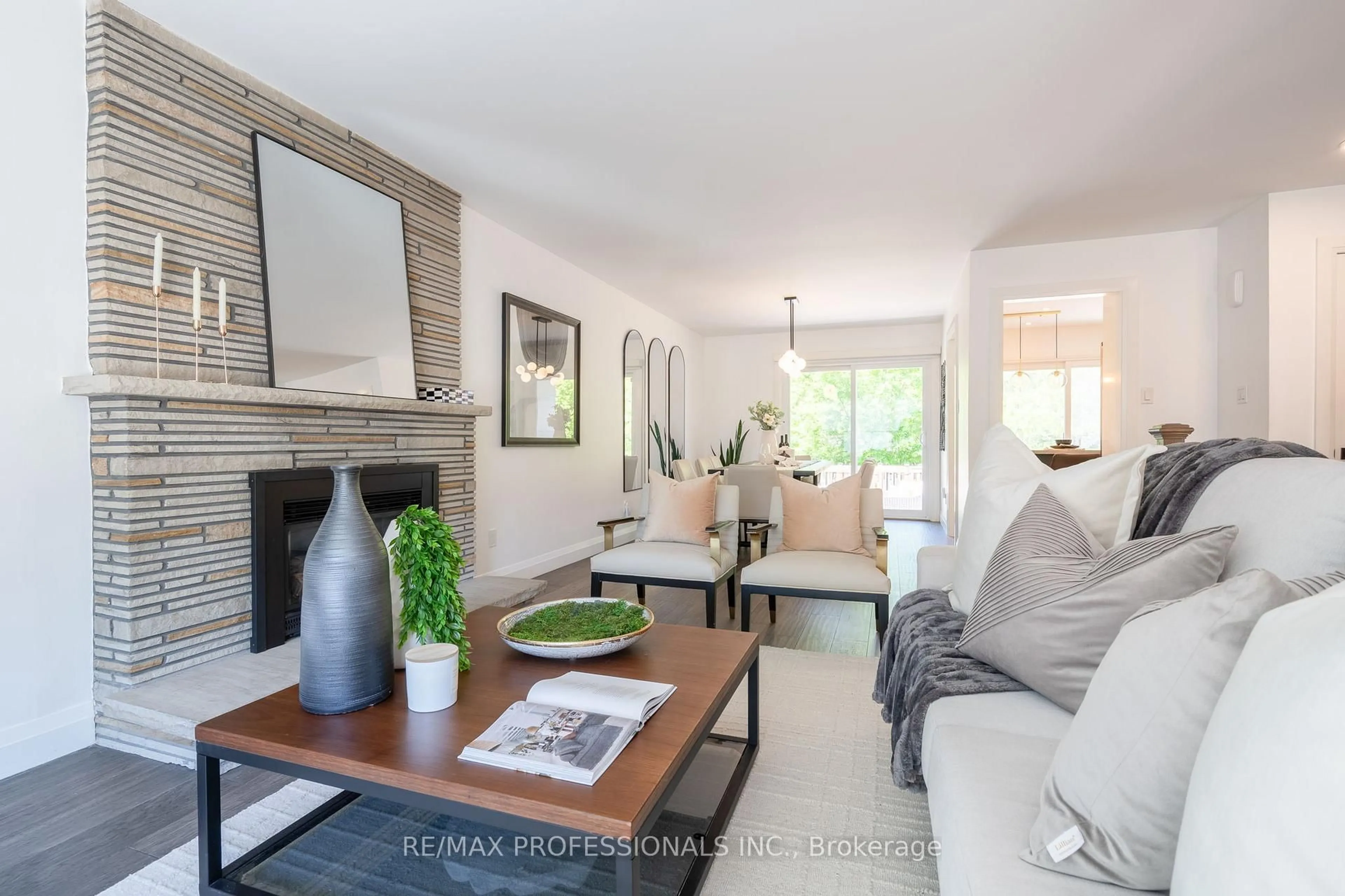 Living room with furniture, unknown for 3125 Riverview St, Oakville Ontario L6L 5J6