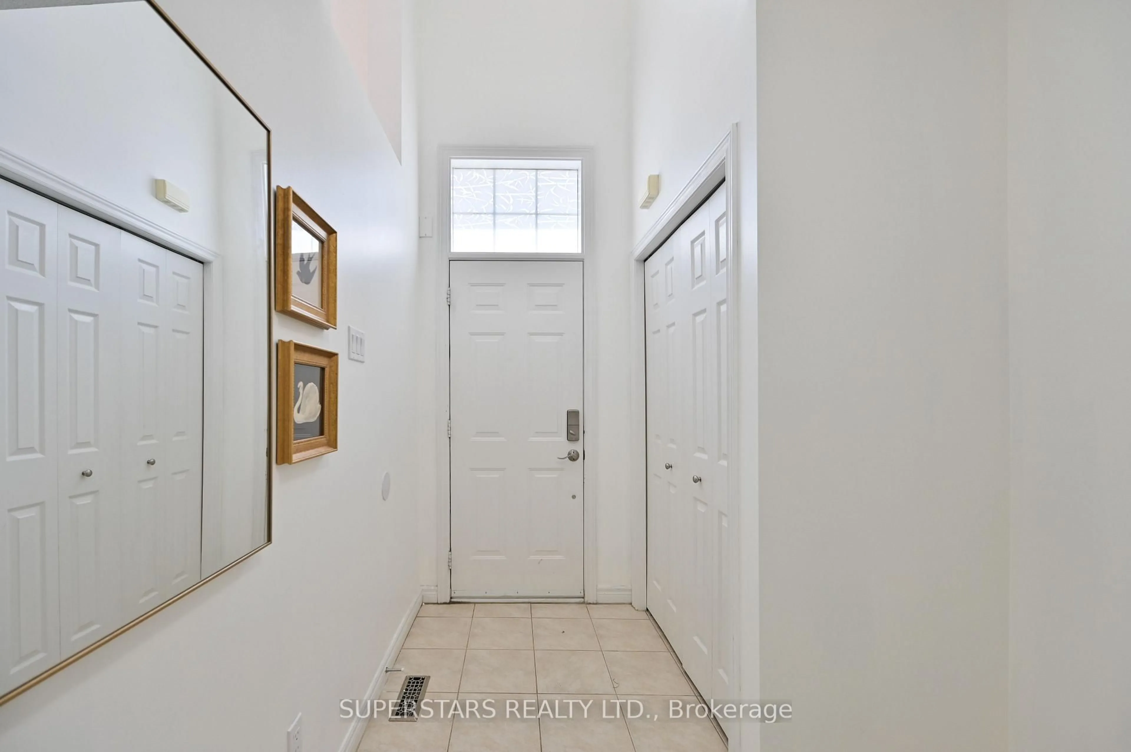 Indoor entryway for 2280 Baronwood Dr #65, Oakville Ontario L6M 5J8